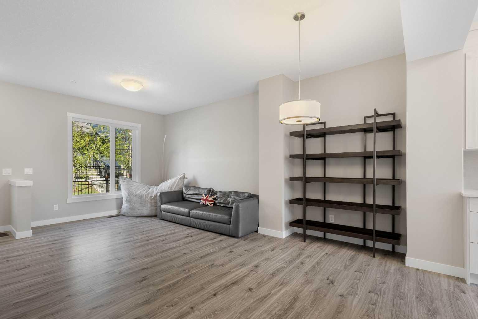 144 Livingston Common NE