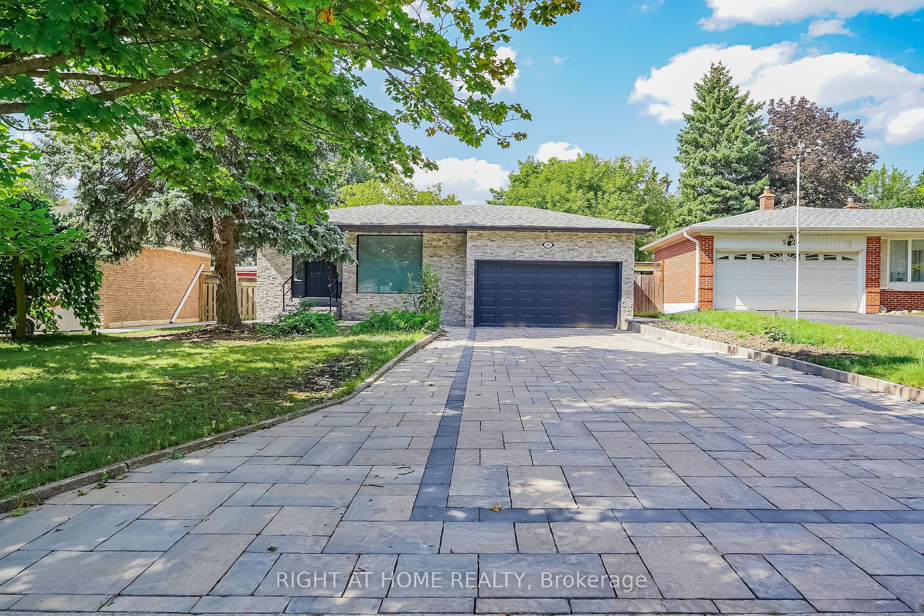 50 Coral Harbour Cres Unit B