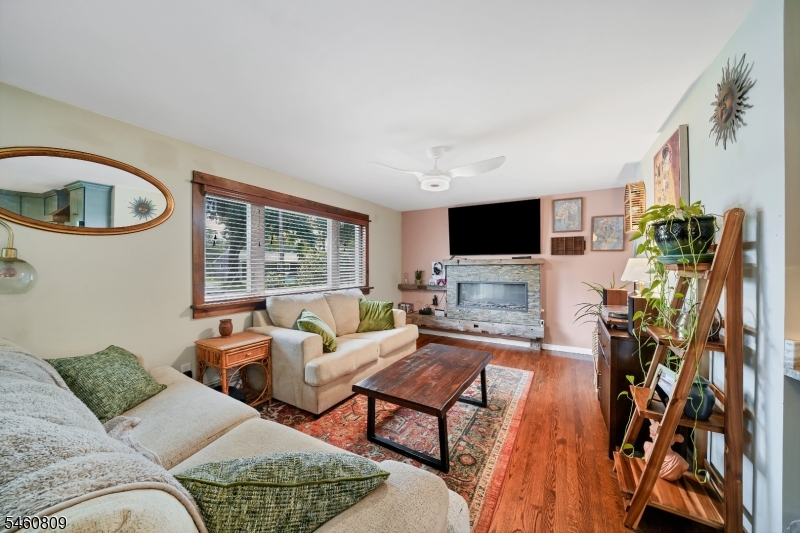 113 Carol Dr — photo 4 of 18