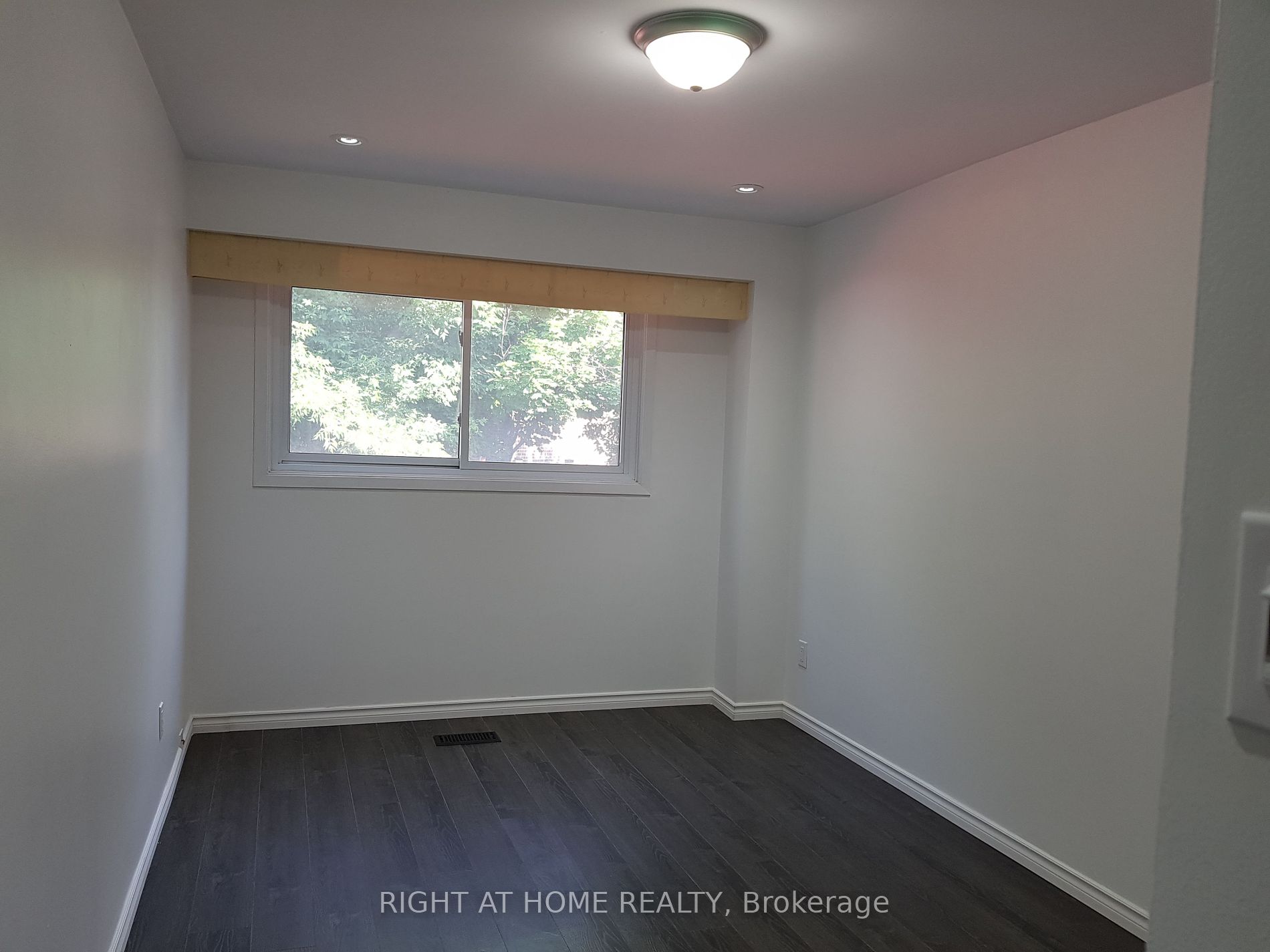 1310 Luna Crt Upper