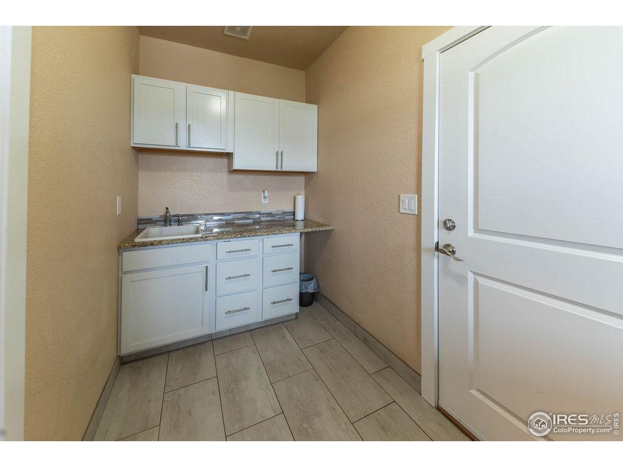 27850 Hopi Trl W