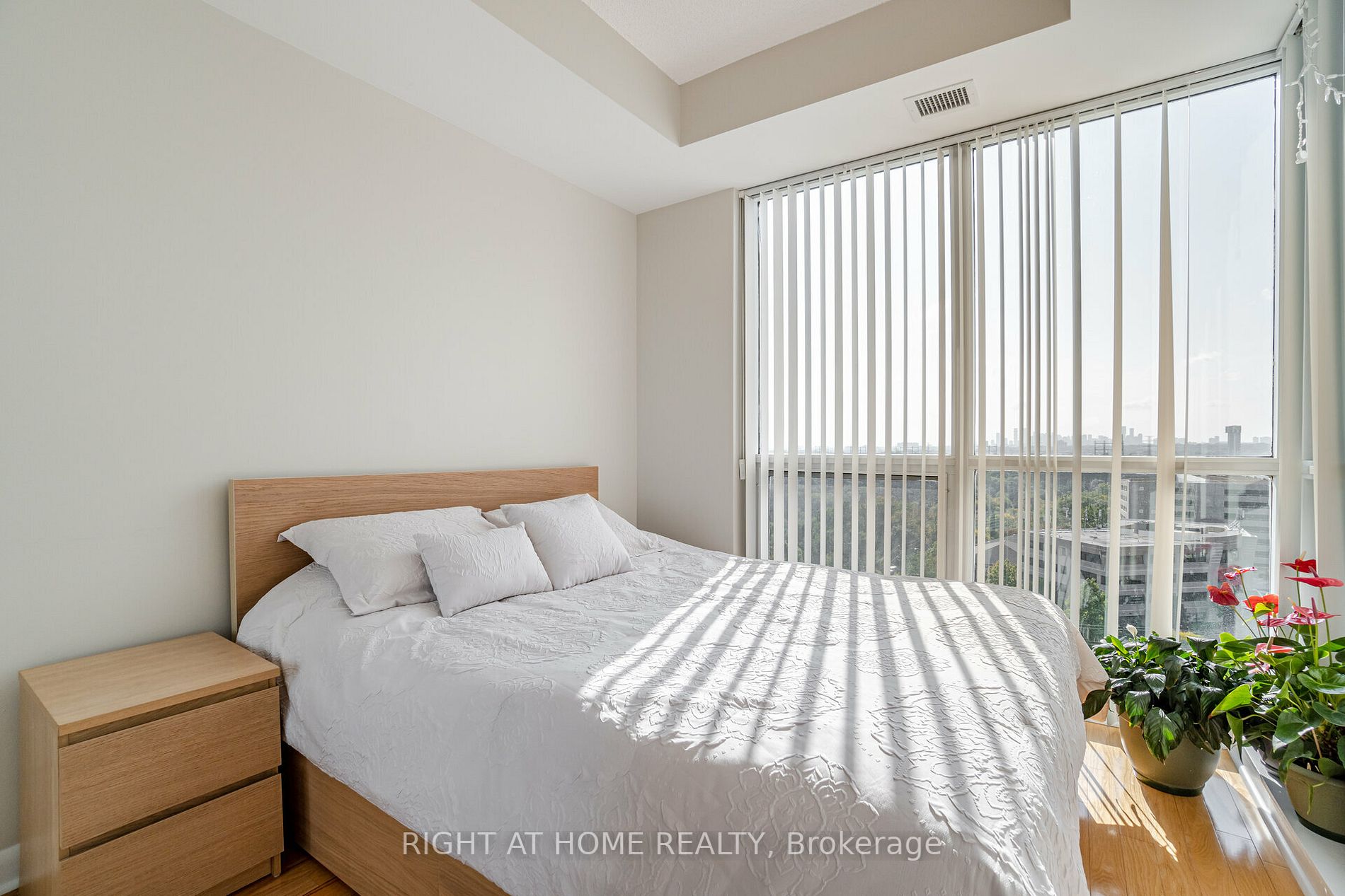 225 Sherway Gardens Rd 1210