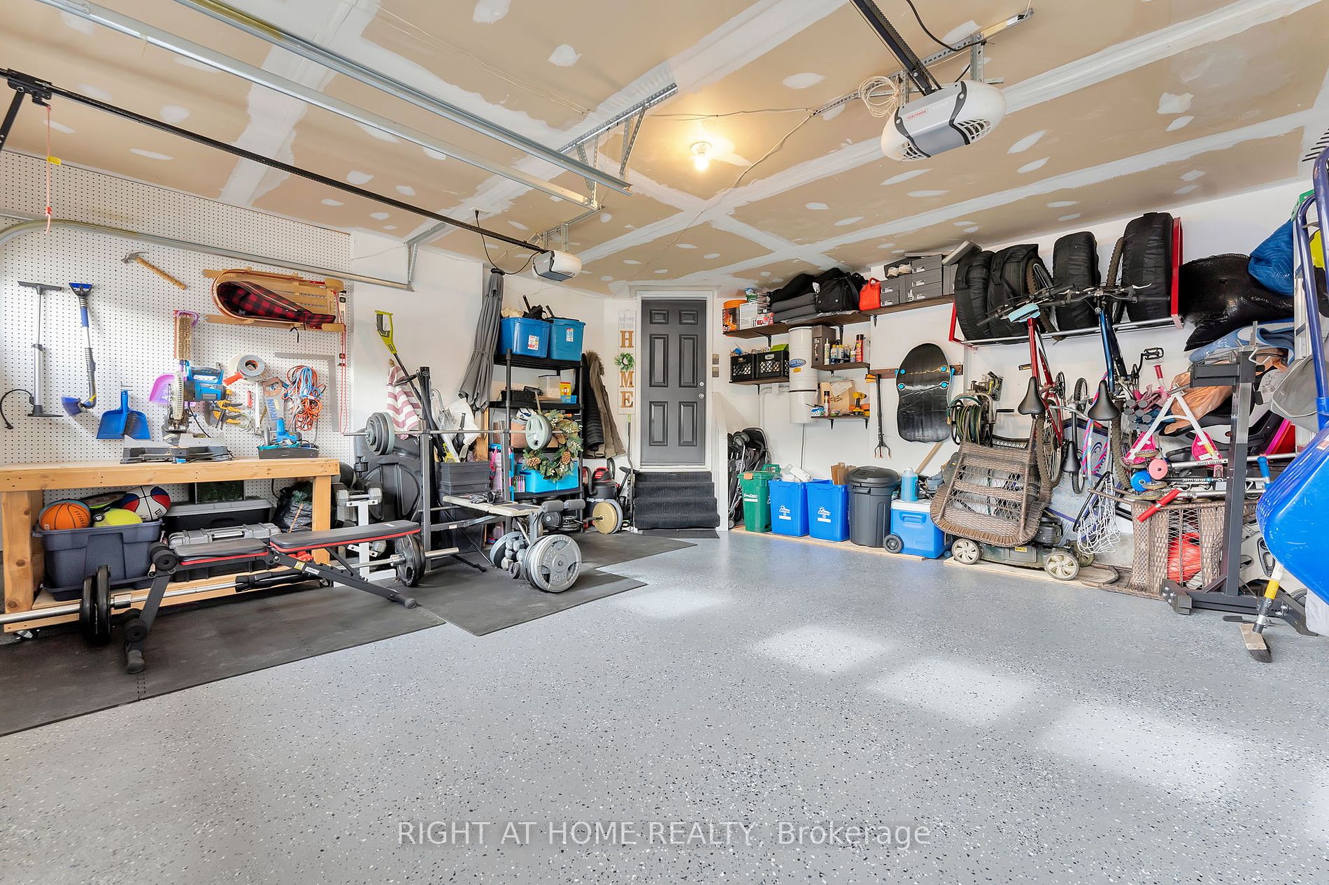 20 Mansard Dr