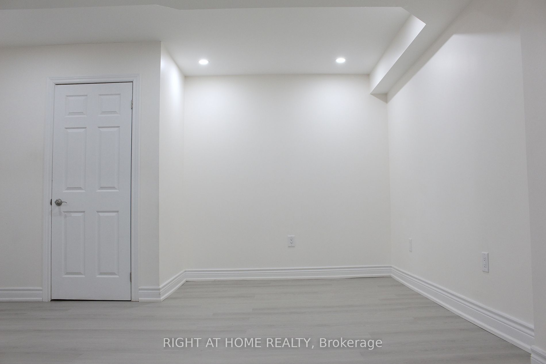 32 Clydesdale Dr Basement