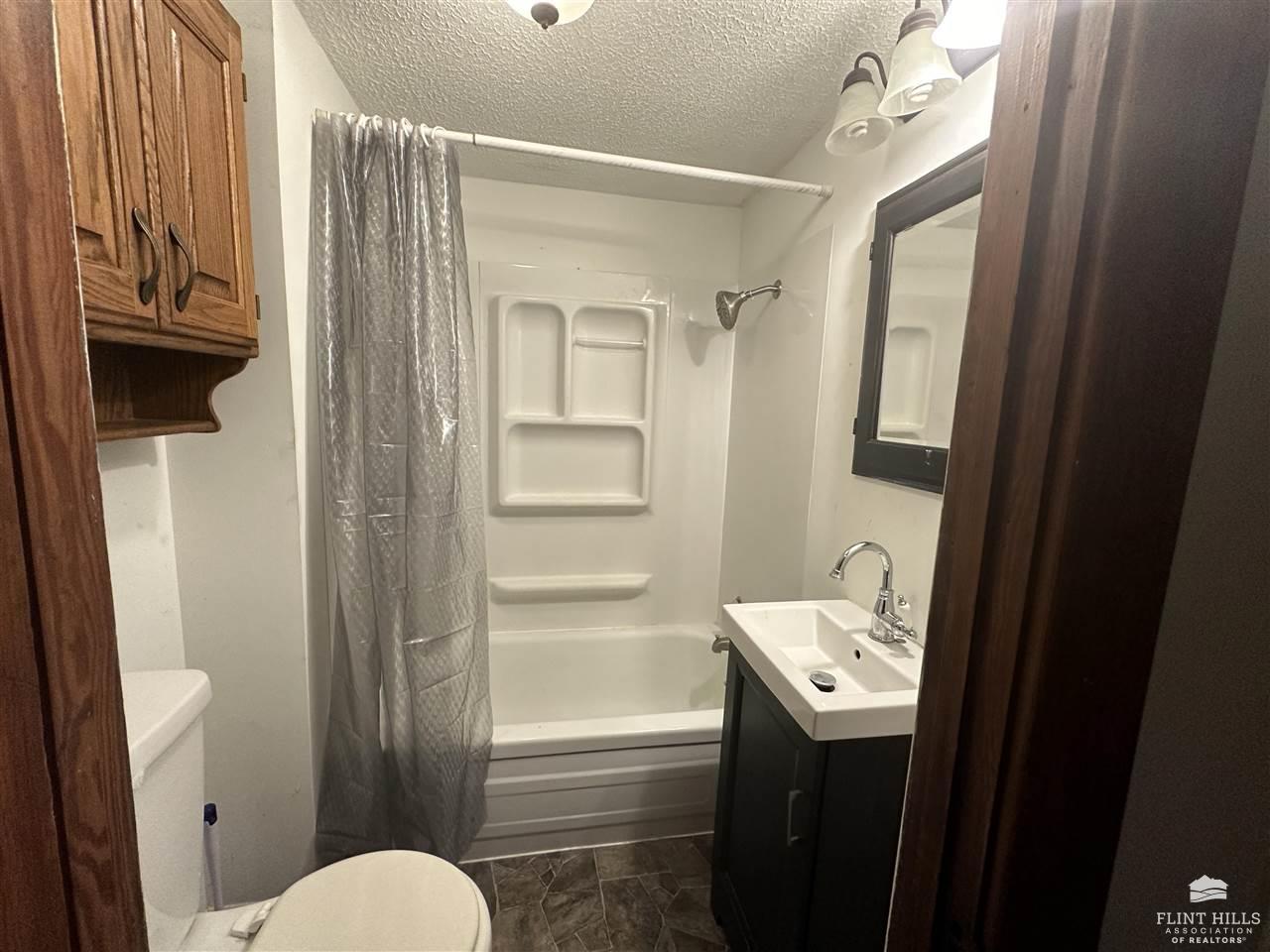 114 W Chestnut Street