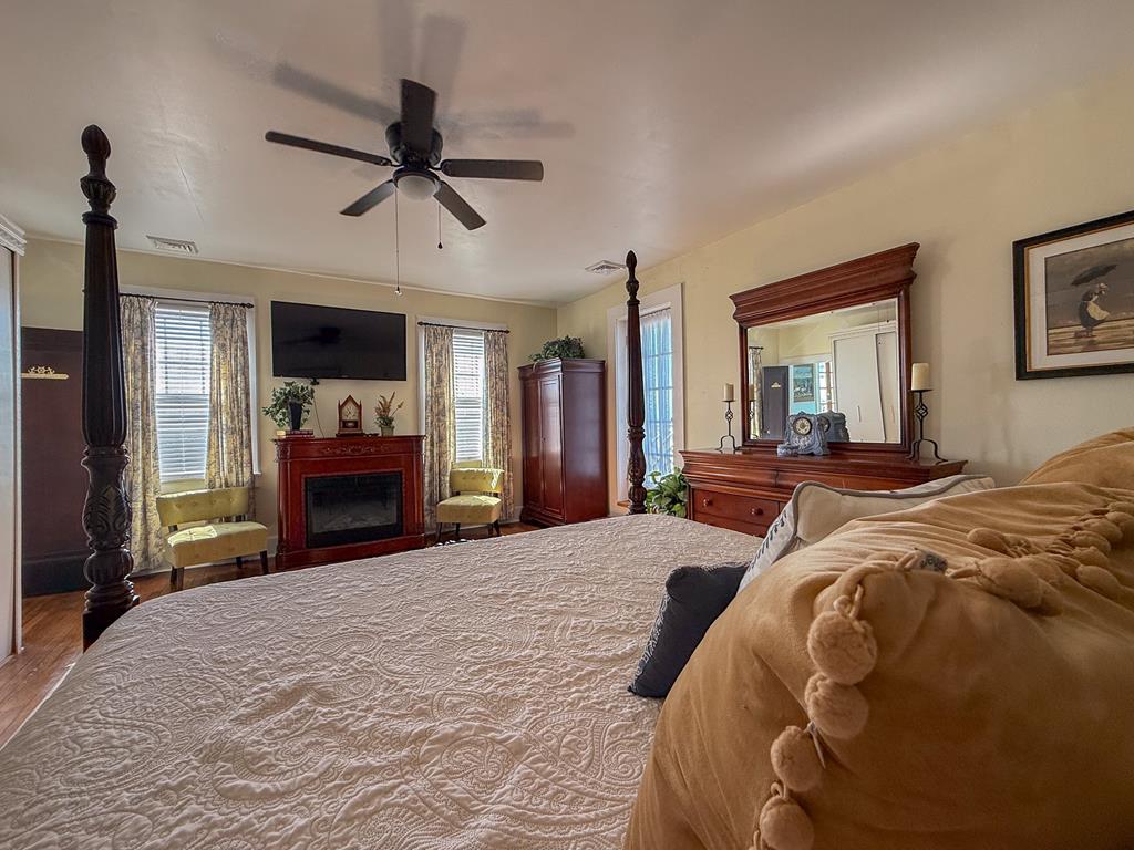 212 Bay Ave 9A