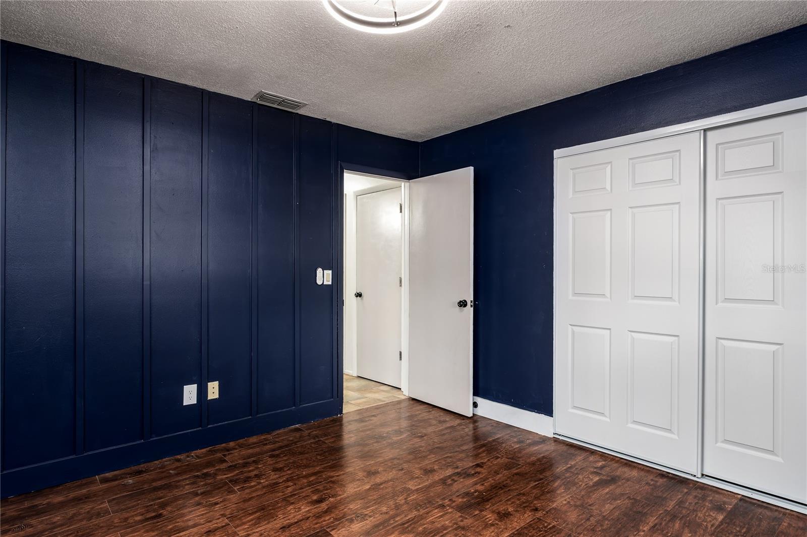 5012 Woodlawn Circle W