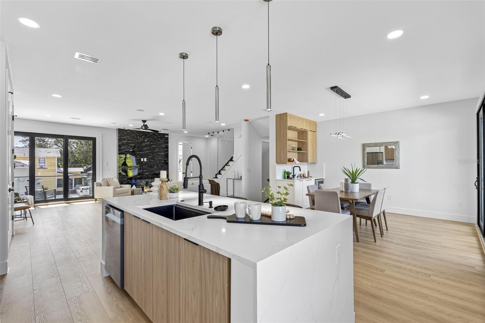101 W Warren Avenue 1