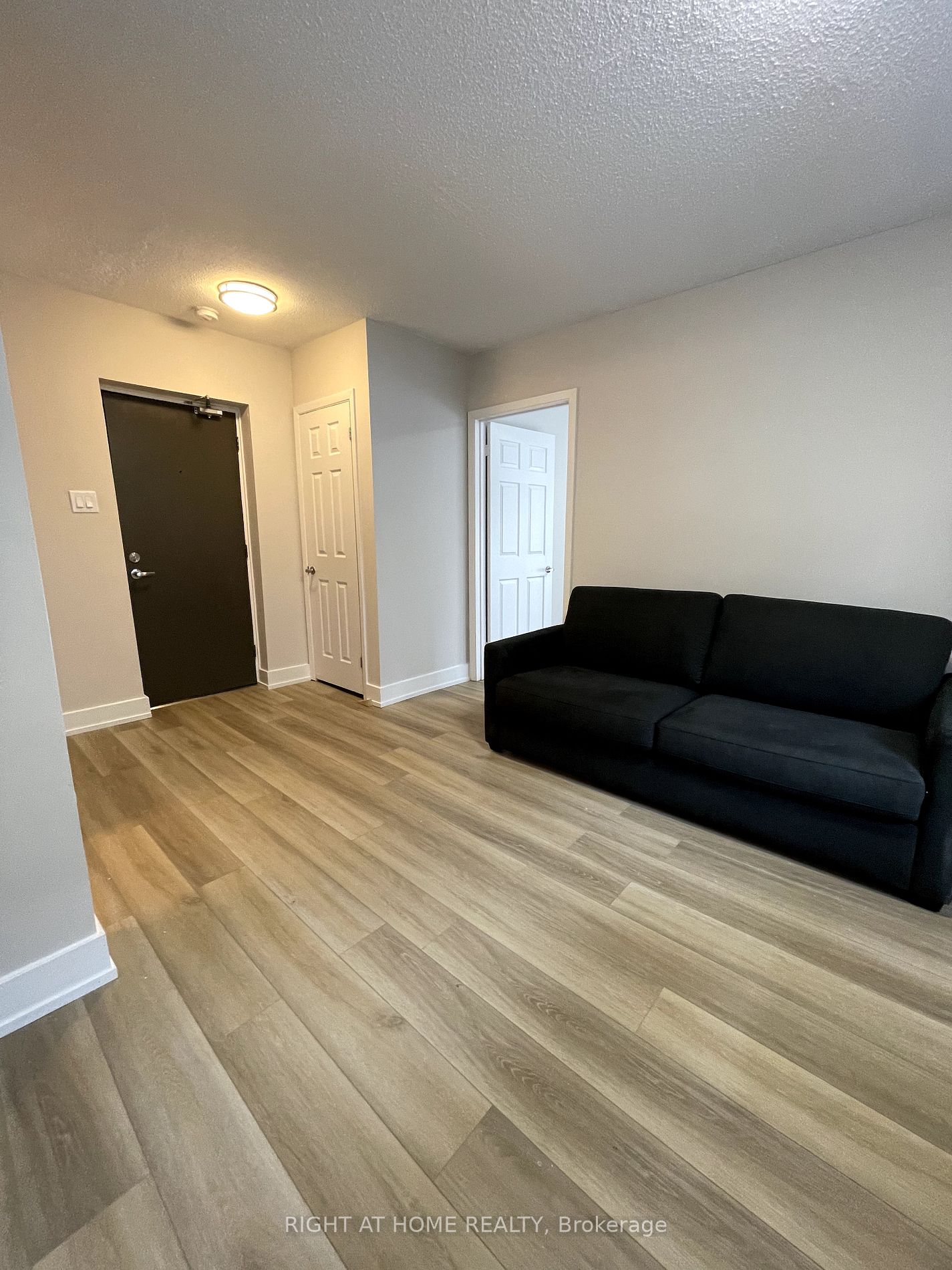 1371 W King St 107