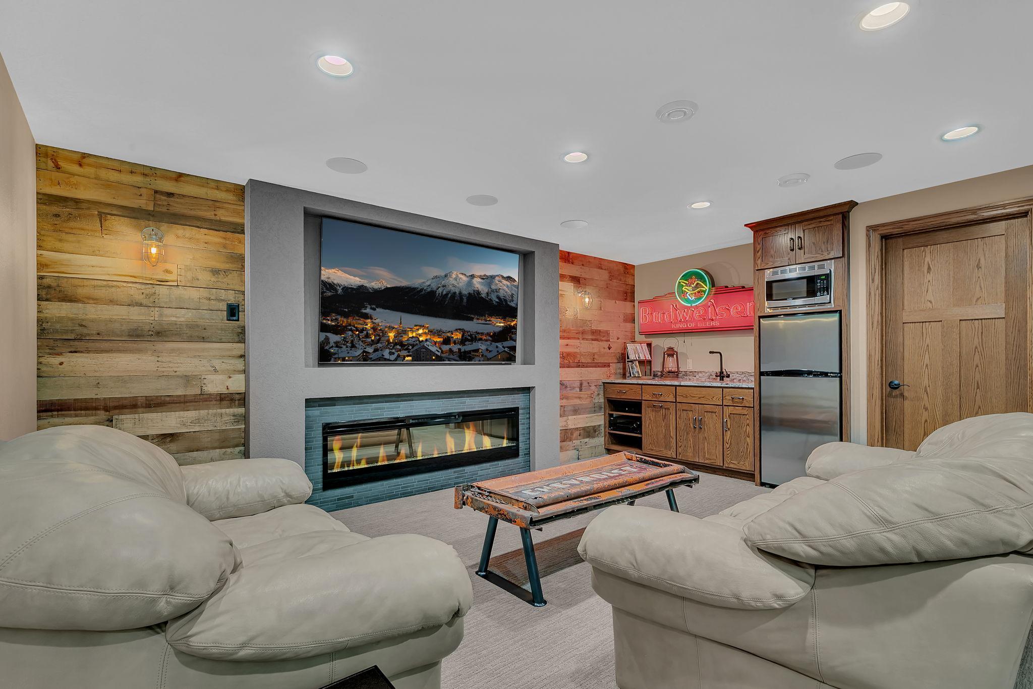 1201 Huntington Drive S