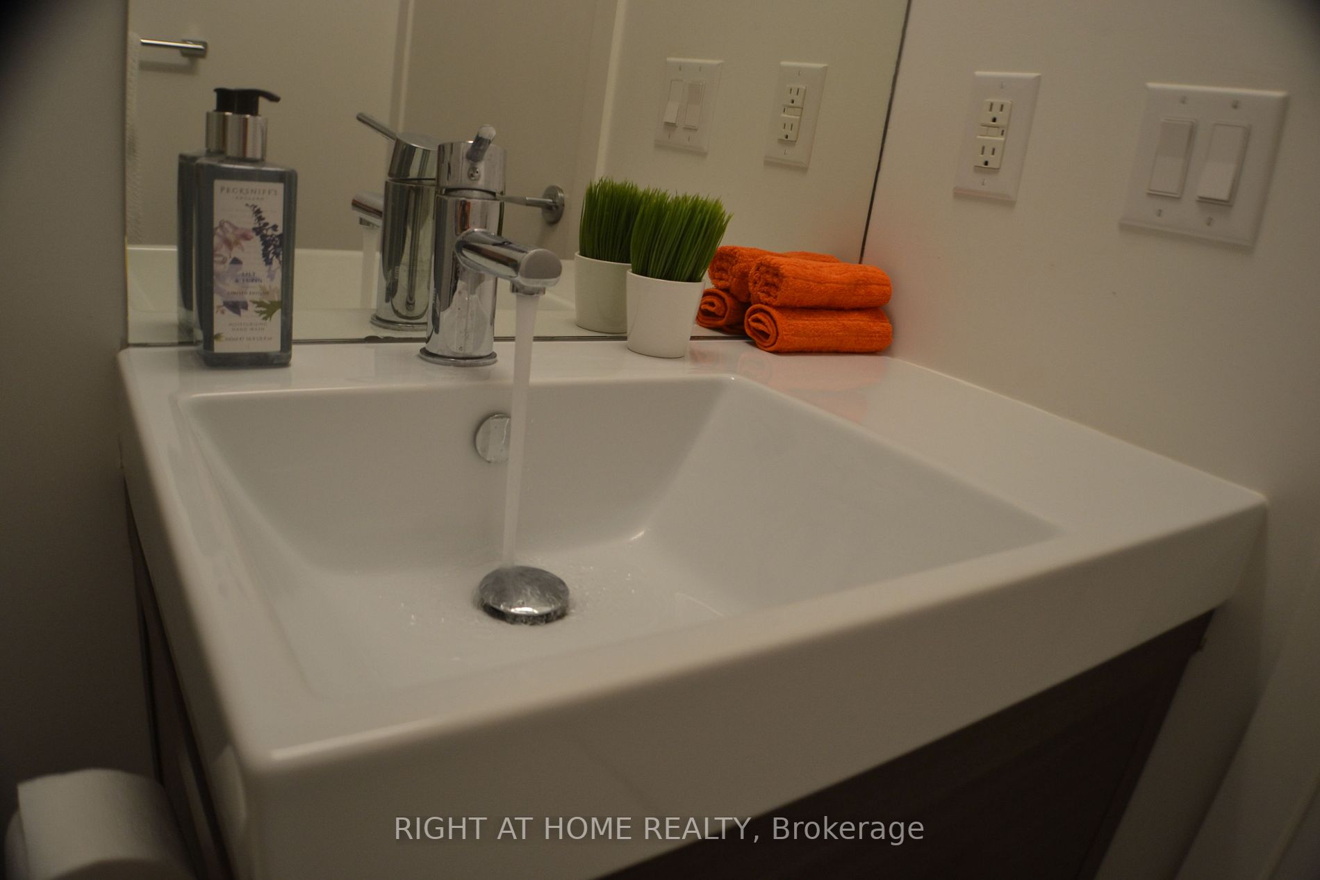 70 Forest Manor Rd 2907