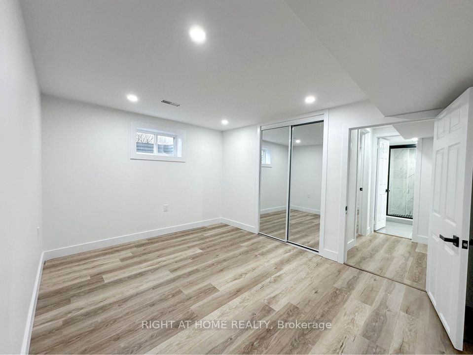 1 Roslyn Rd