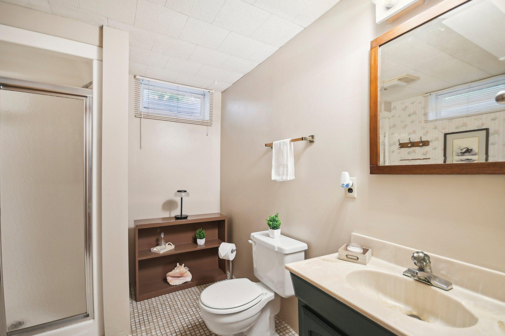 5445 Lakeview Avenue