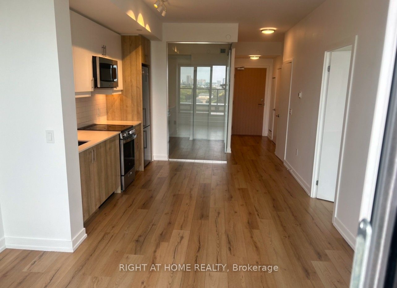 1195 The Queensway 704