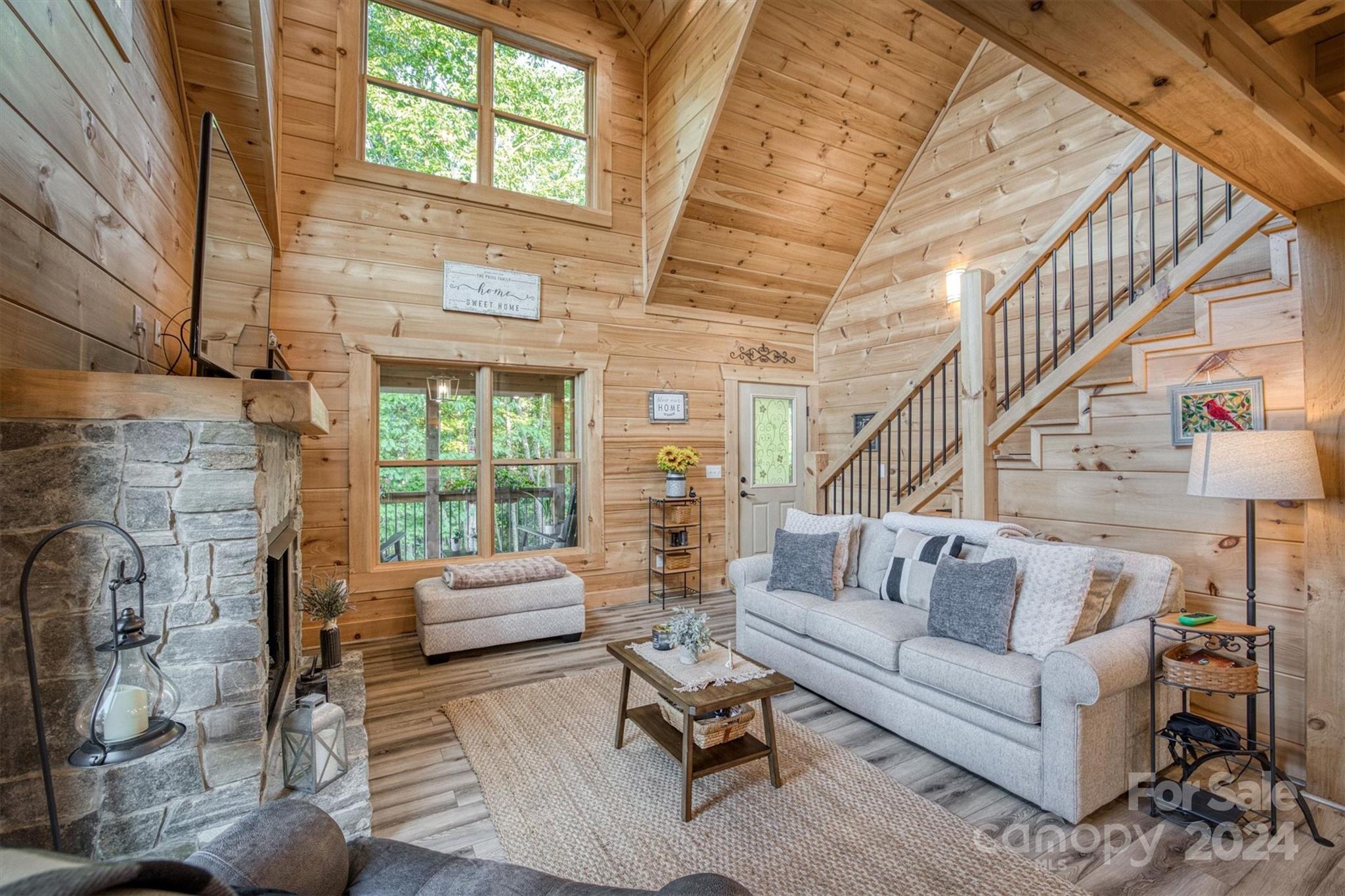 210 Grandview Loop