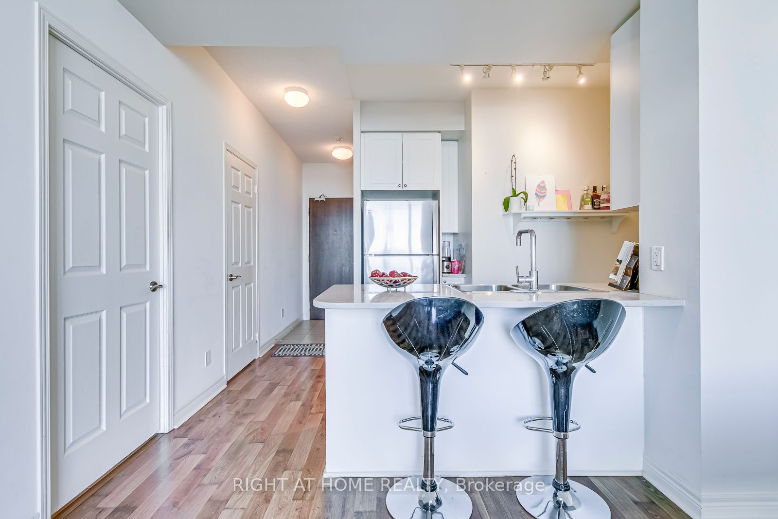 339 W Rathburn Rd 601