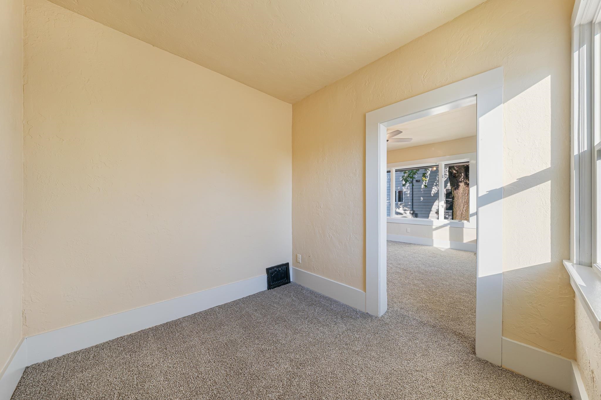 918 W 5th Avenue