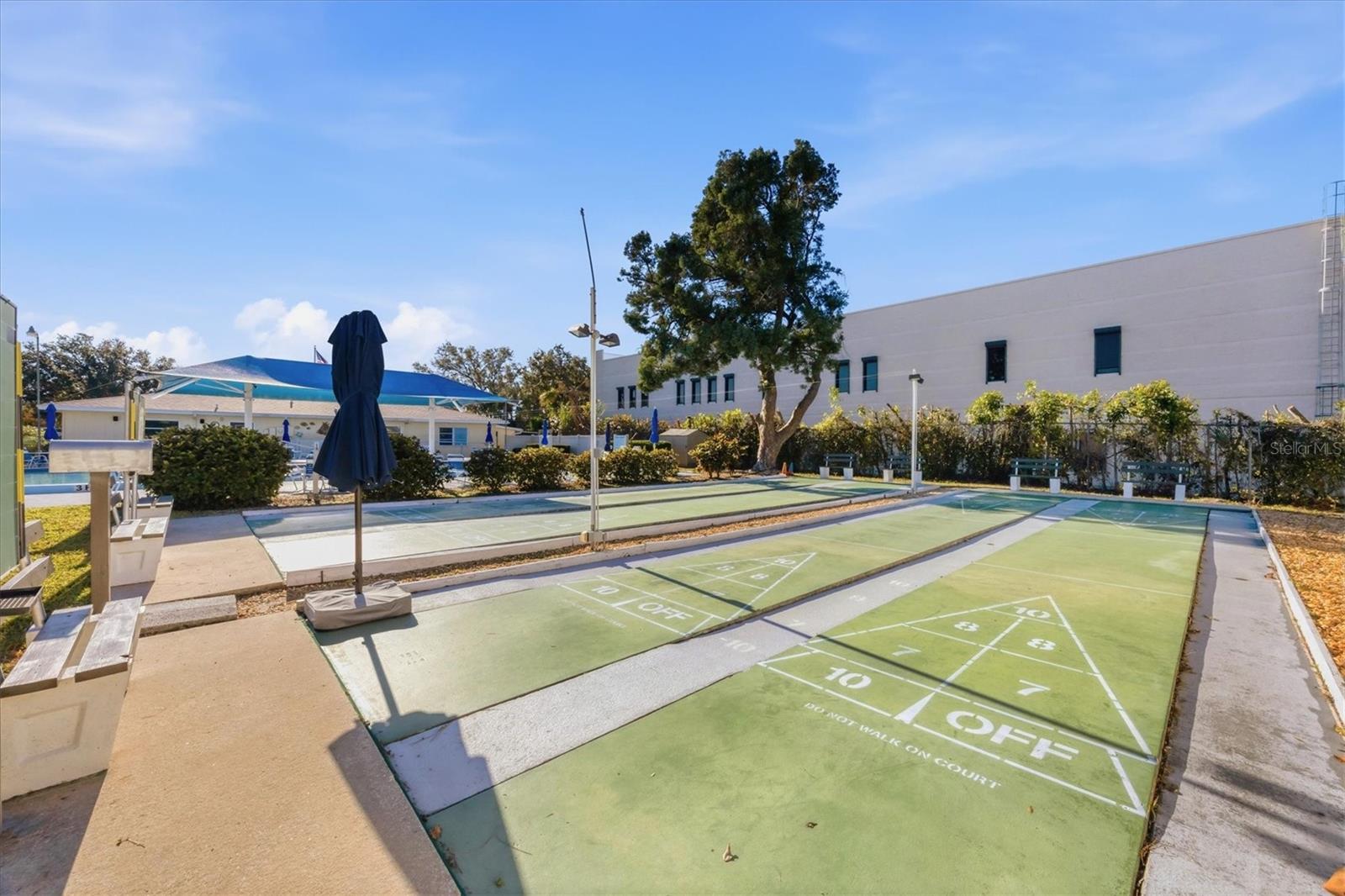 390 301 Boulevard W 27C