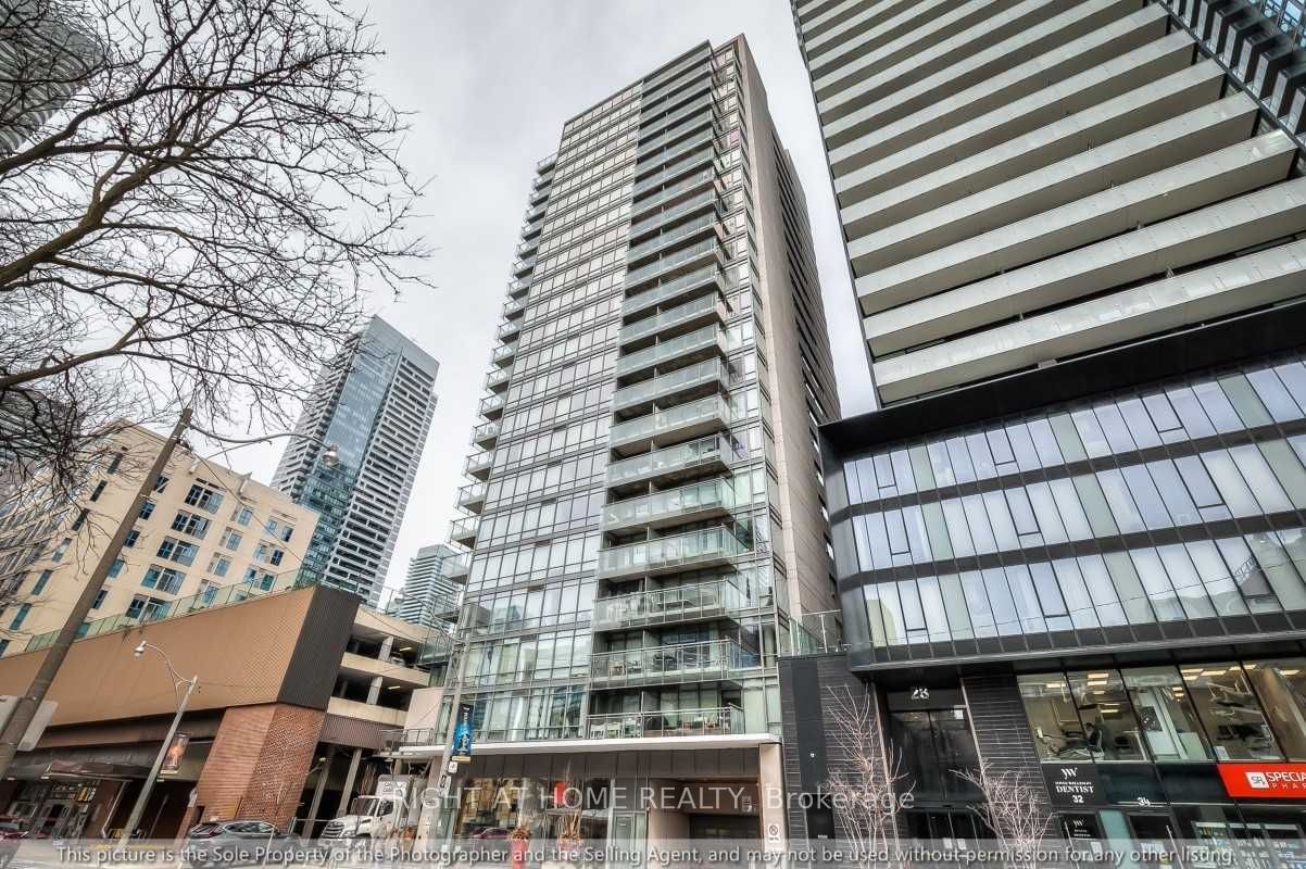 22 E Wellesley St 502