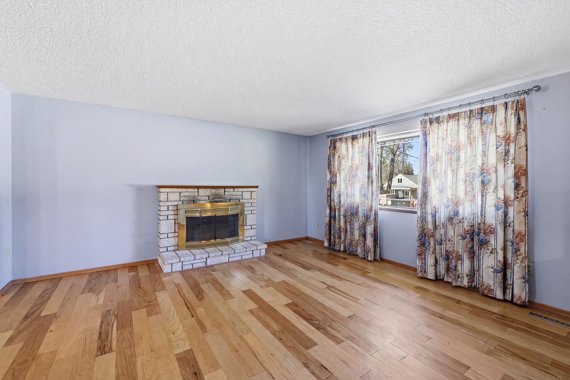 3433 W Wellesley Ave Ave