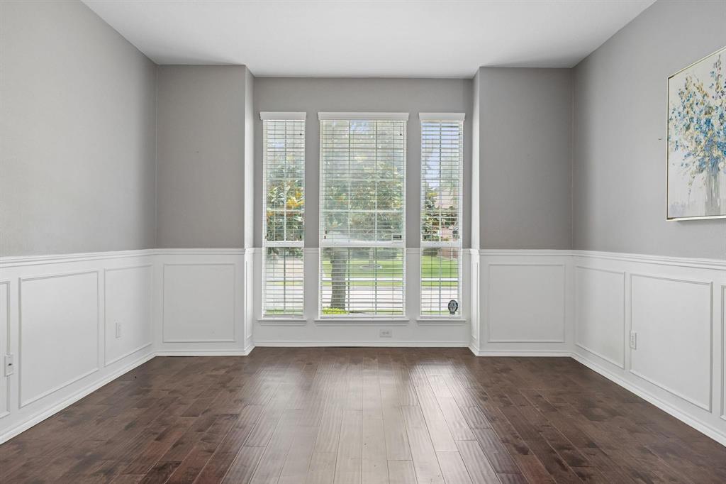 9004 Regal Oaks Drive