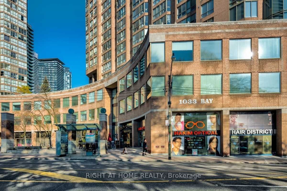 1033 Bay St 221