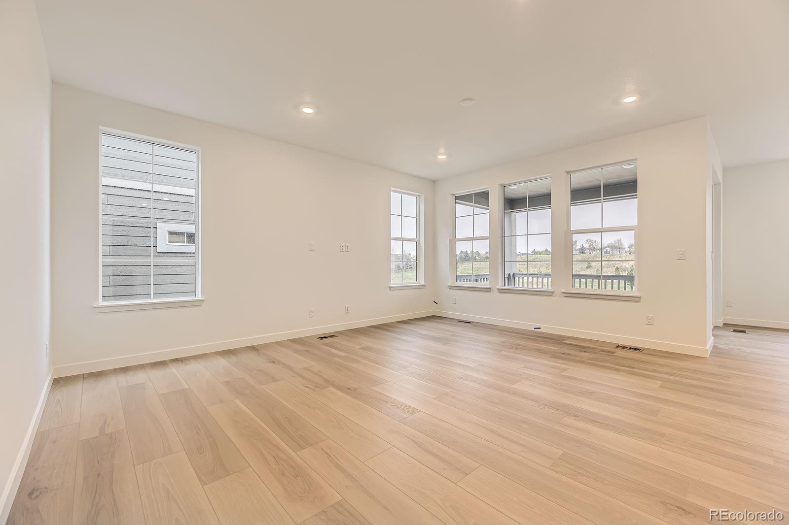 10736 Snowdon Street