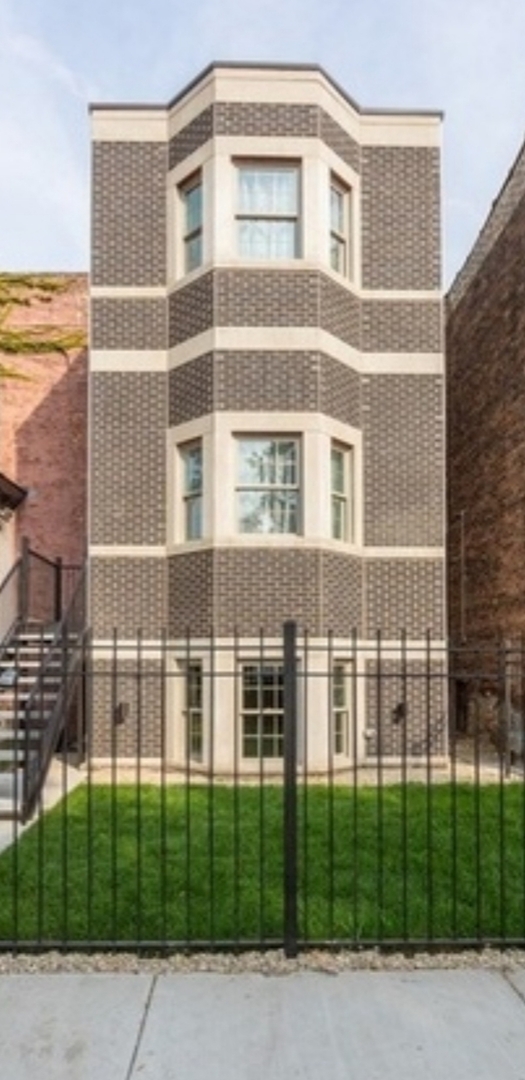 POPULAR BRONZEVILLE LOCATION! ***DELIVERING 2025!*** CONSTRUCTION COMING SOON! Beautiful BRAND-NEW single-family home with 4BR/3.5BA. Features includes; Open floorplan concept with bay windows, contemporary kitchen with 42'' cabinets, designer backsplash, quartz countertops, breakfast bar, luxury vinyl wood-style flooring and stainless steel appliance package. Primary bedroom has private bathroom with dual vanity/stone tops & custom shower. Includes 2nd floor laundry hook-up, and 2 car garage. WALKOUT basement with outdoor space, bedroom, large entertainment room with wetbar, and full bath. Conveniently located; minutes to Loop, Lake, Guaranteed Rate Field, IIT, McCormick Place, dining & Mariano's.  Easy access to major highways, public trans, LSD, U of C and Hyde Park. BUY EARLY TO SELECT FINISHES! Pics of past Developments/NOT exact pics of current home...home not yet built. NOTE: home will have open floorplan concept/no wall divider at kitchen/family room. ASK FOR FLOORPLAN.