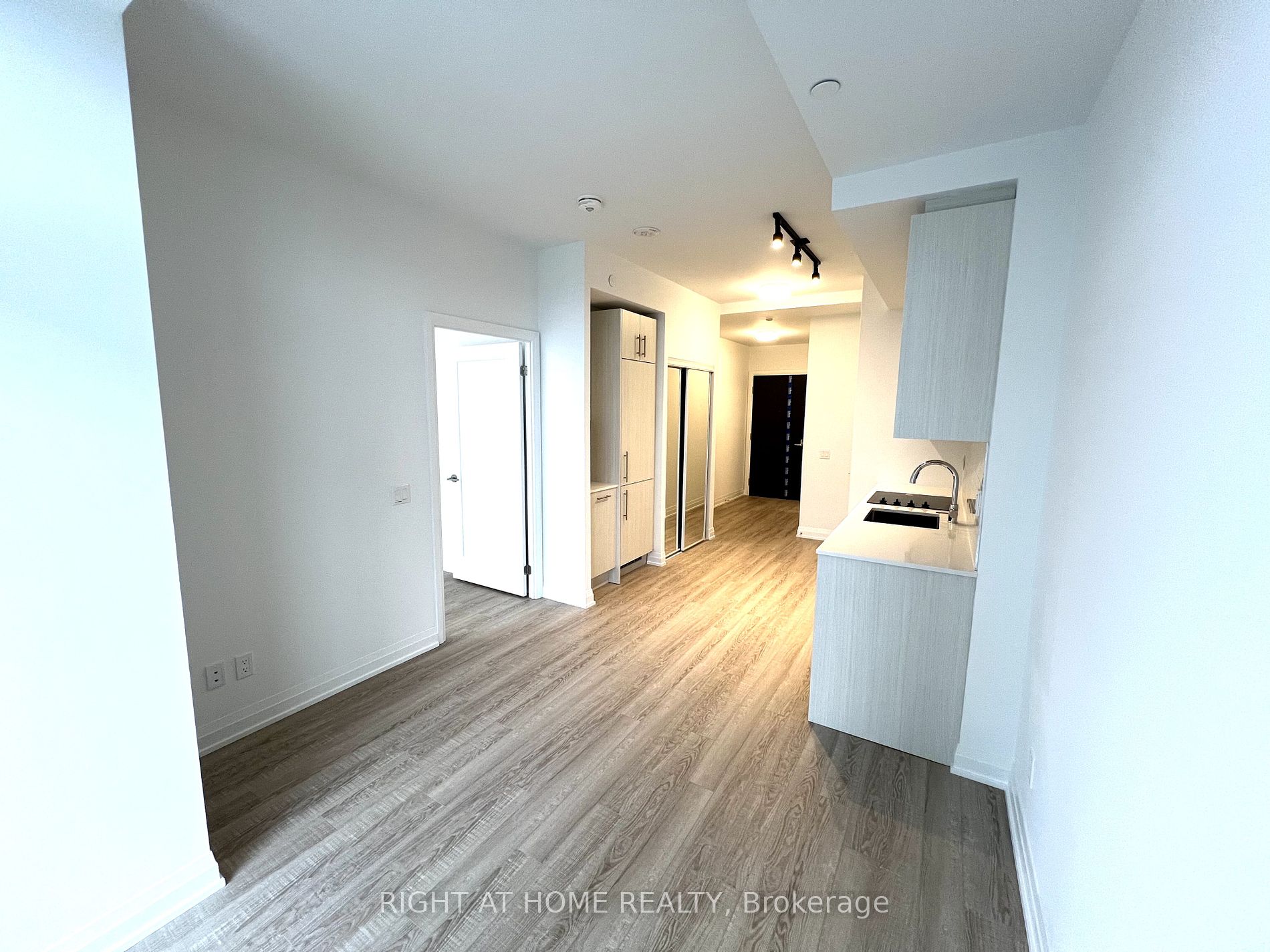 286 Main St 706