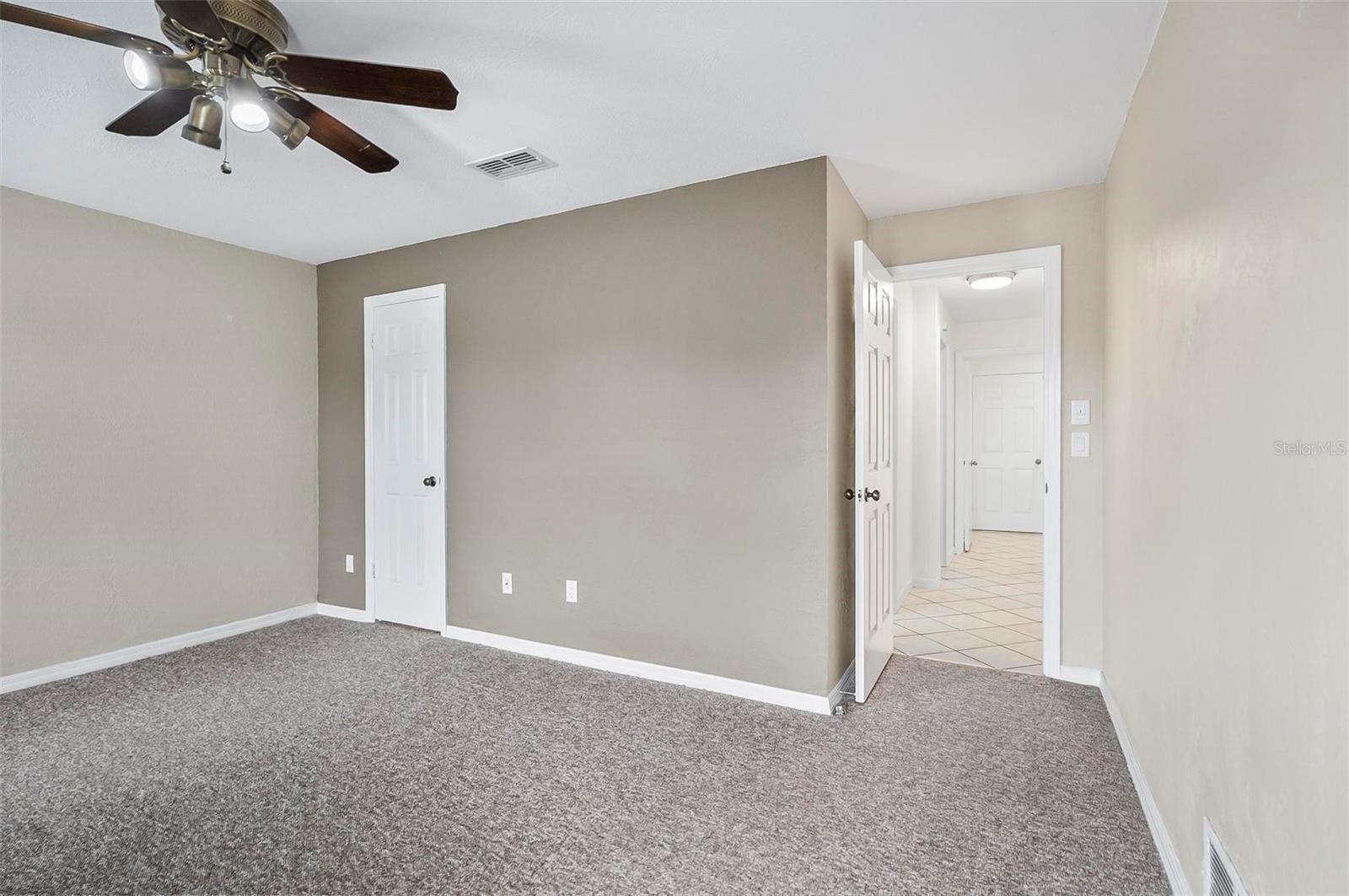 15 Clarendon Court S