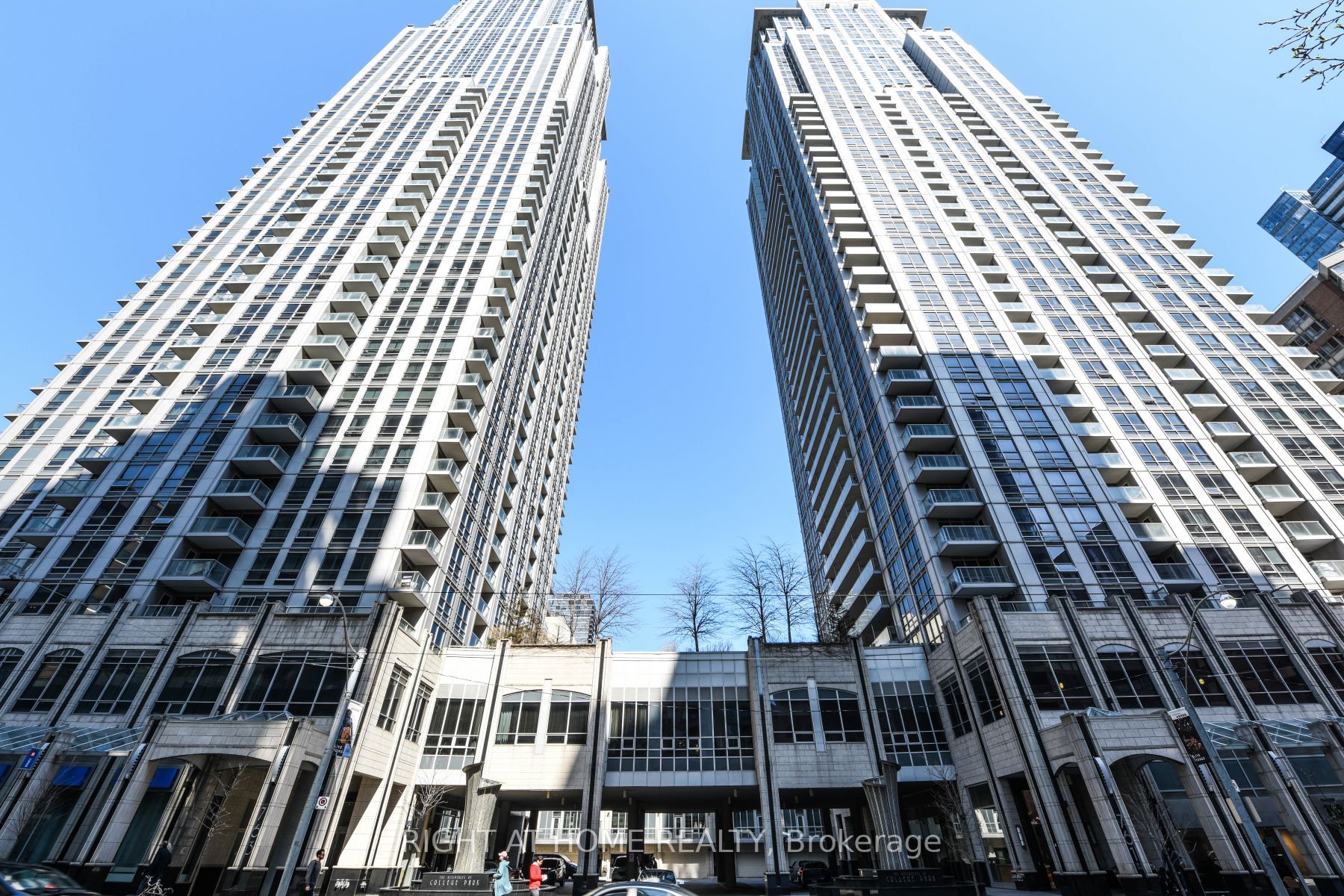 761 Bay St 2512