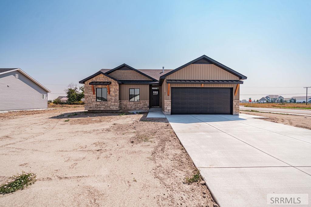 42 N Currant Lane