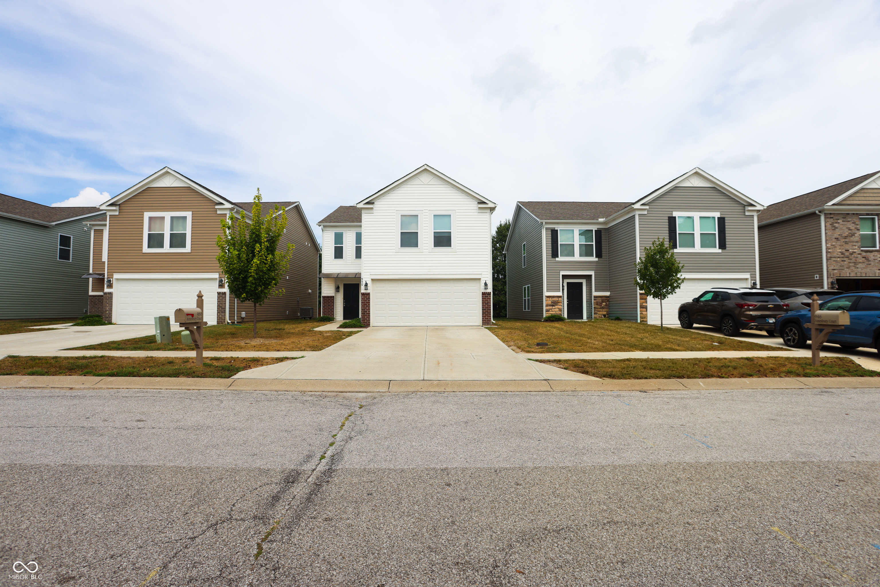 950 Amesbury Court