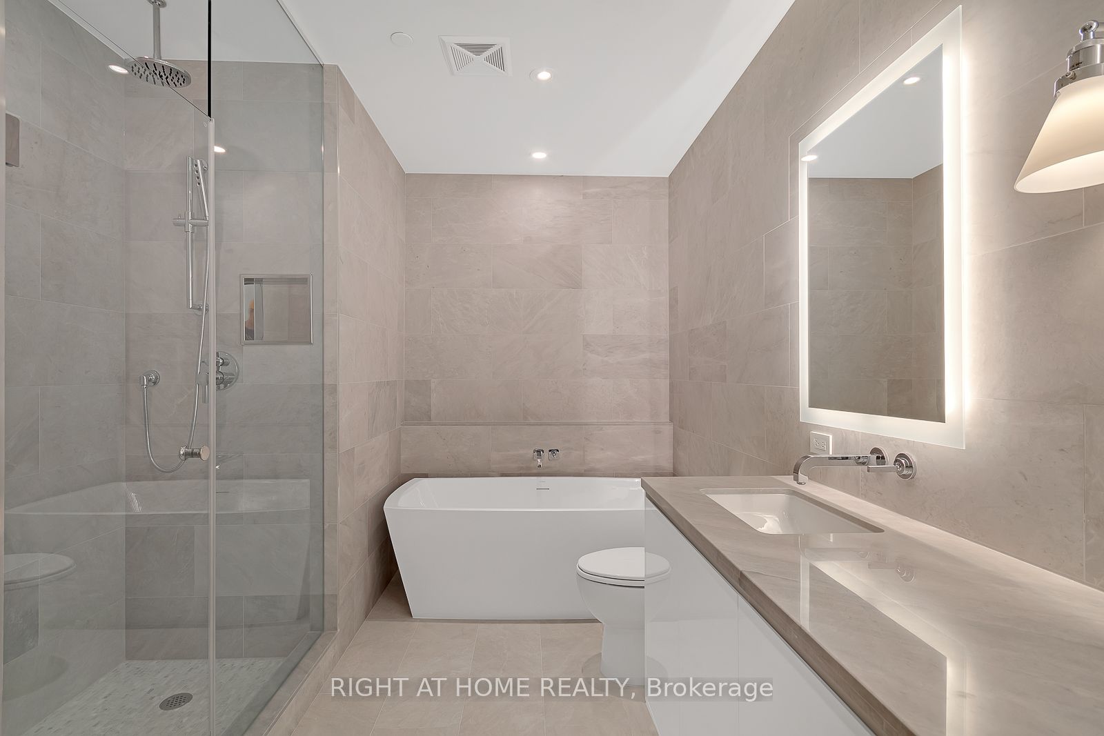 118 Merchants' Wharf 912