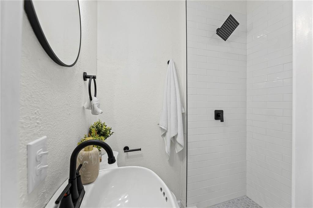 5631 Parkview Avenue