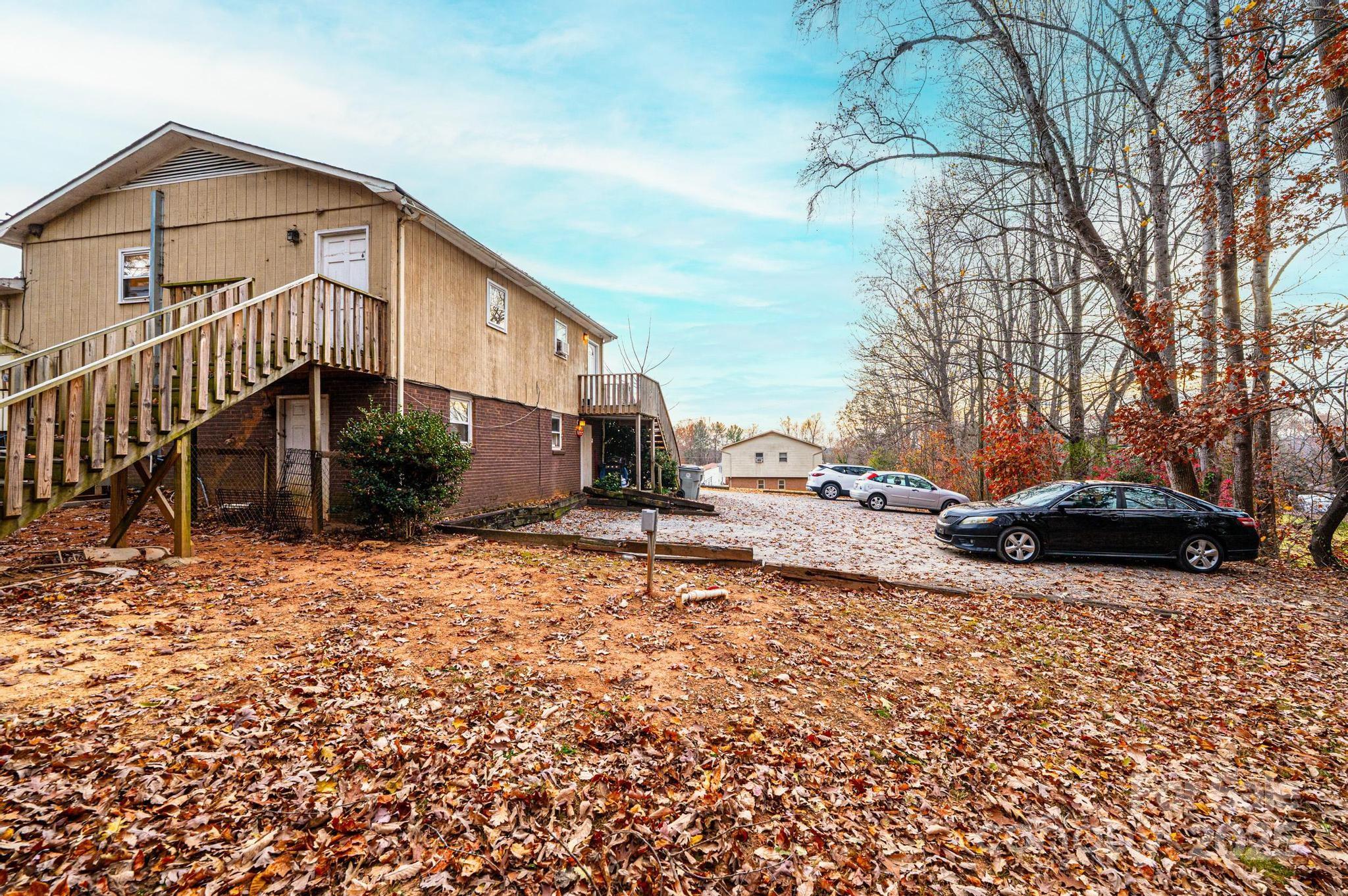 711 Meredith Court SW