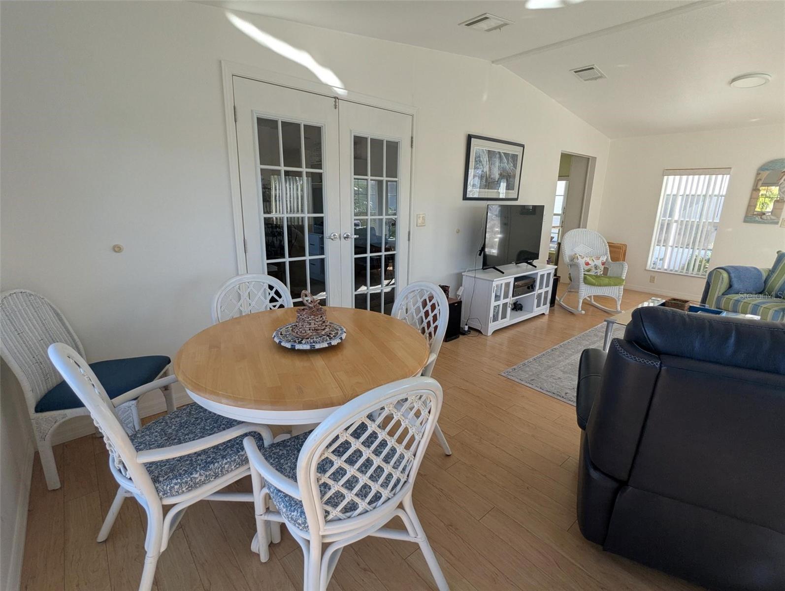 2100 Kings Highway 261