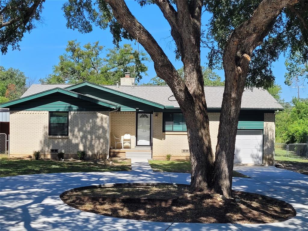 3233 Hiawatha Trail