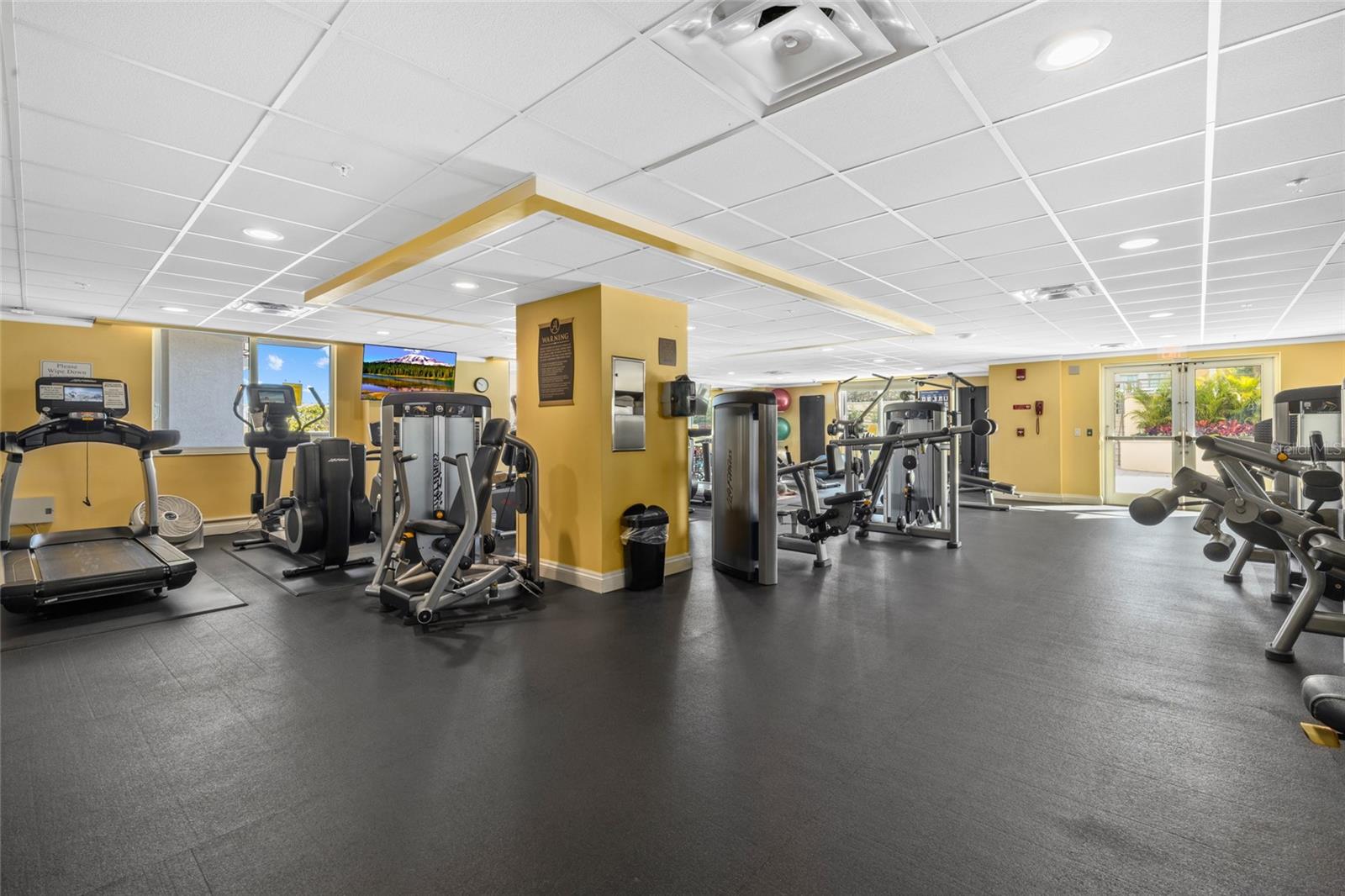 800 N Tamiami Trail 611