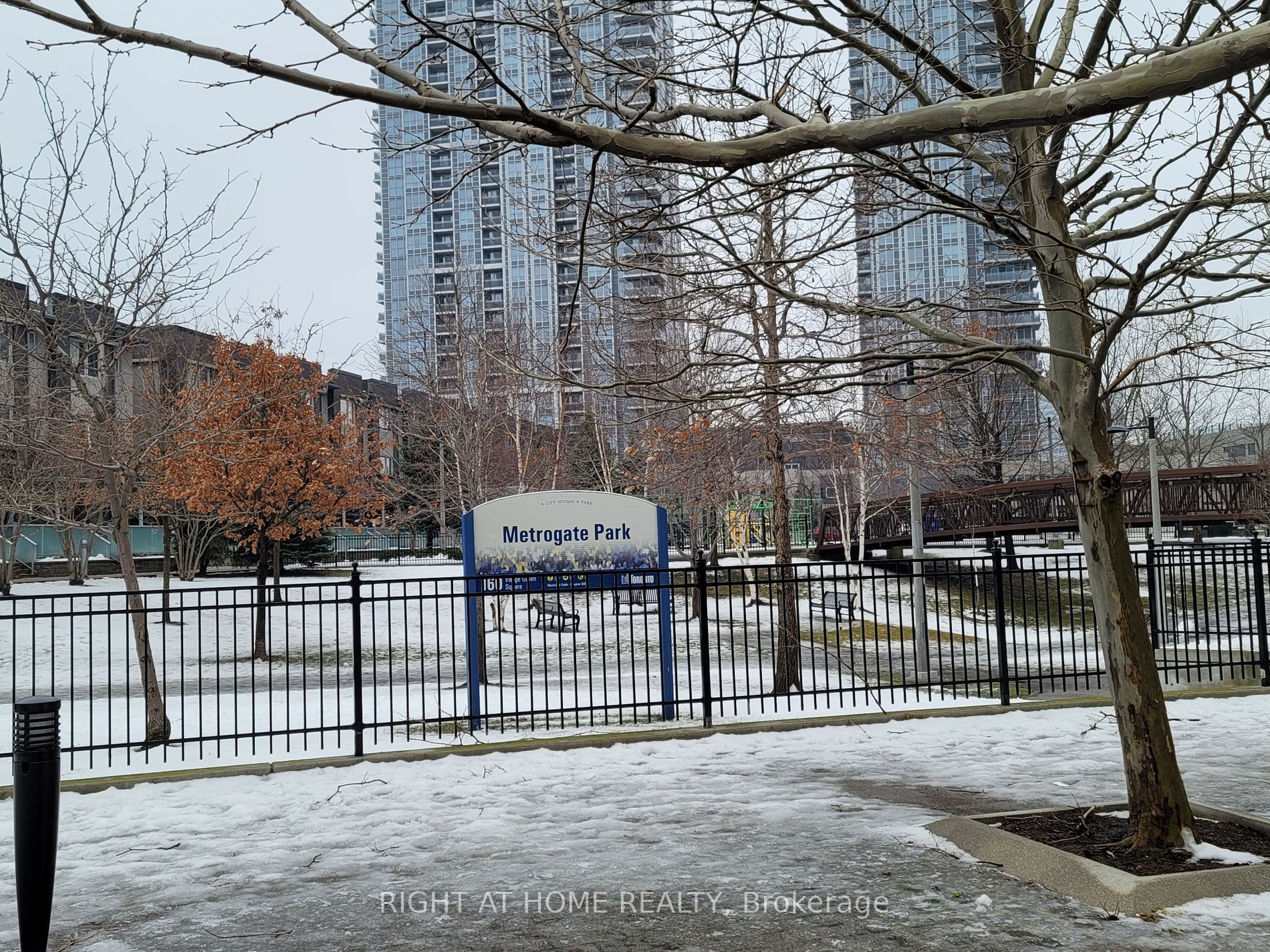 125 Village Green Sq 2001