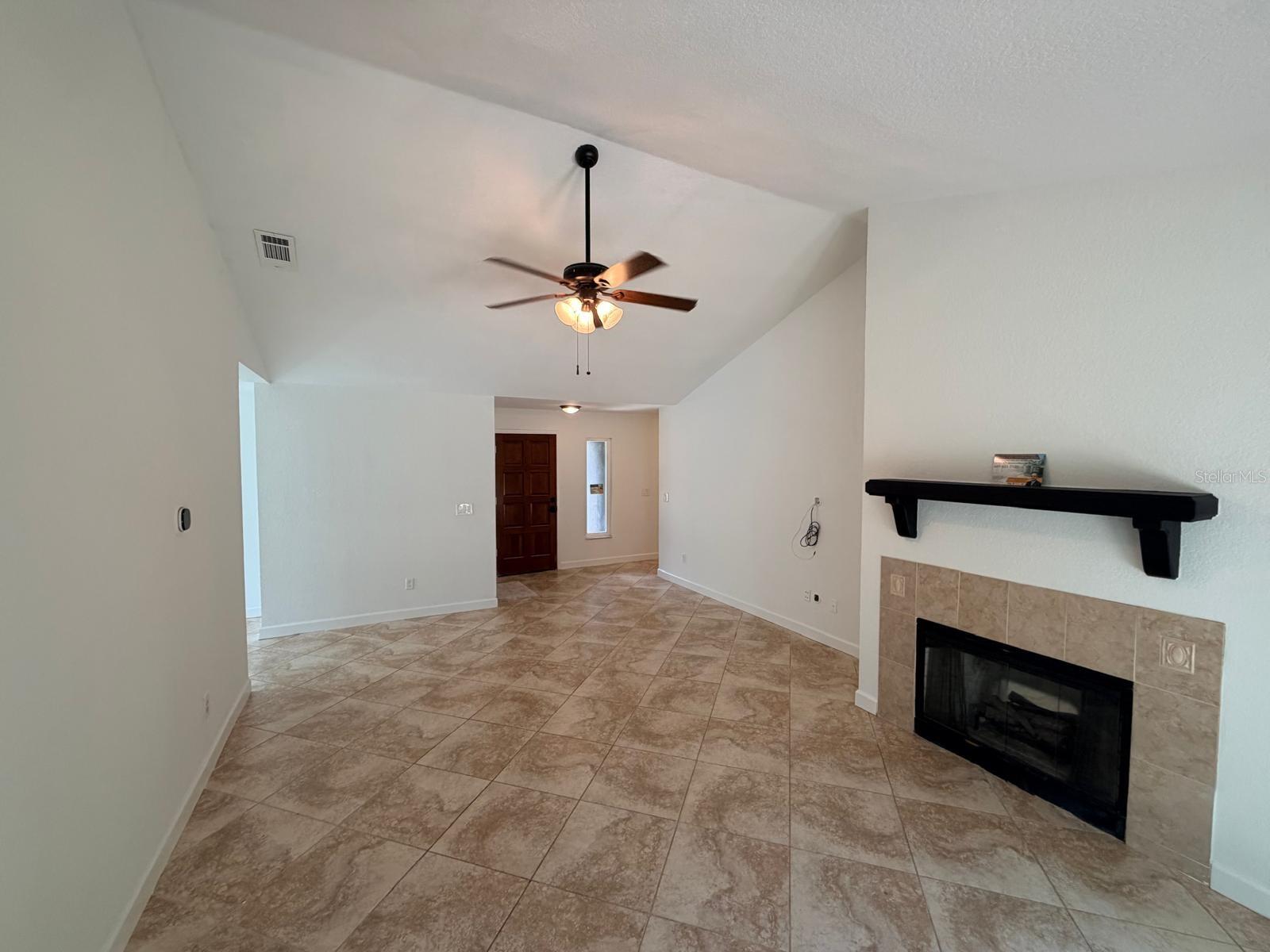 1083 Beckstrom Dr
