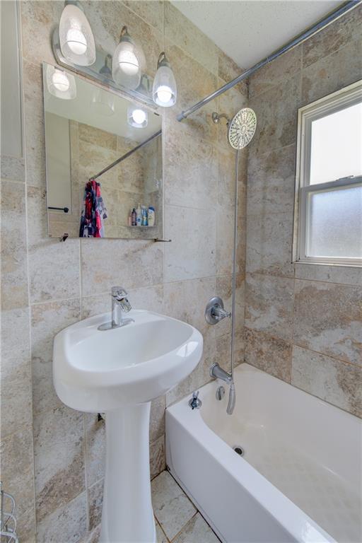 5519 NW Meadowvale Drive