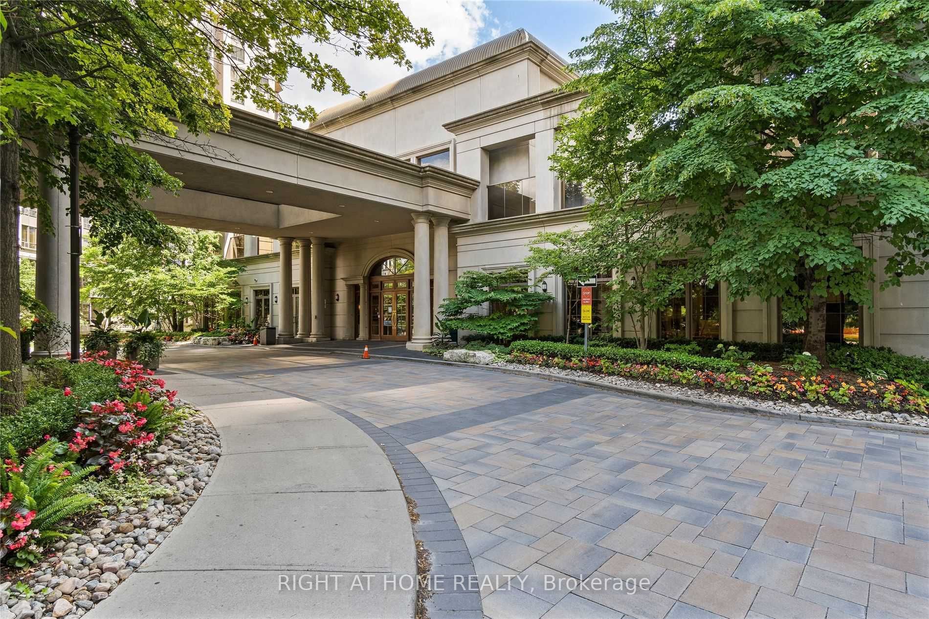 80 Harrison Garden Blvd 316