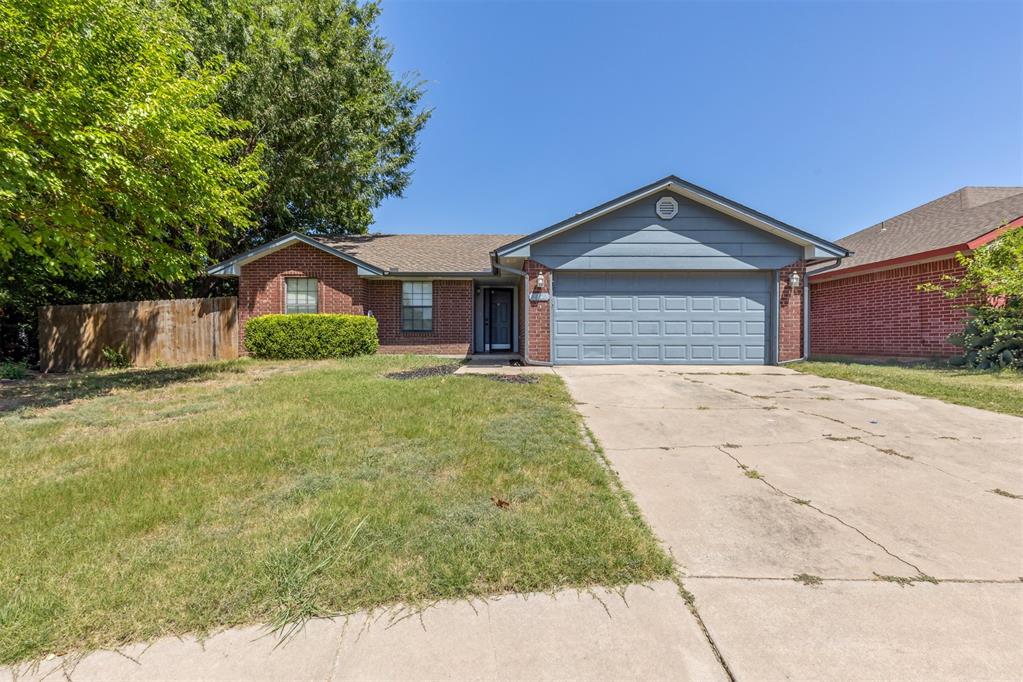 Welcome to your new home just under 10 minutes from the University of Oklahoma campus! This spacious 3-bedroom, 2-bathroom home offers a perfect blend of comfort and convenience. The open-concept living area flows seamlessly into the kitchen and dining space—ideal for entertaining or cozy nights in.You'll love the generously sized primary suite, featuring a luxurious soaking tub, double vanity, and a huge walk-in closet. The two additional bedrooms provide plenty of space for guests, roommates, or a home office.Step outside and enjoy the expansive backyard—perfect for gardening, pets, or weekend get-togethers. With easy access to campus, shopping, and dining, this home is ideal for faculty, students, or anyone wanting to be close to the heart of Norman.Don’t miss out—schedule your showing today!All HCO Leasing residents are enrolled in the Resident Benefits Package (RBP) for $55.00/month whichincludes liability insurance, credit building to help boost the resident’s credit score with timely rentpayments, HVAC air filter delivery (for applicable properties), our best-in-class resident rewards program,on-demand pest control, and much more! More details upon application.