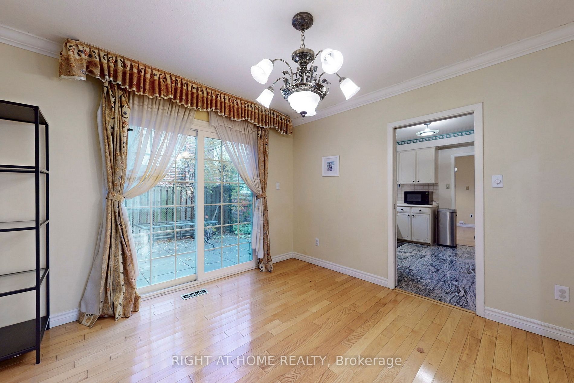 2 Farmview Cres