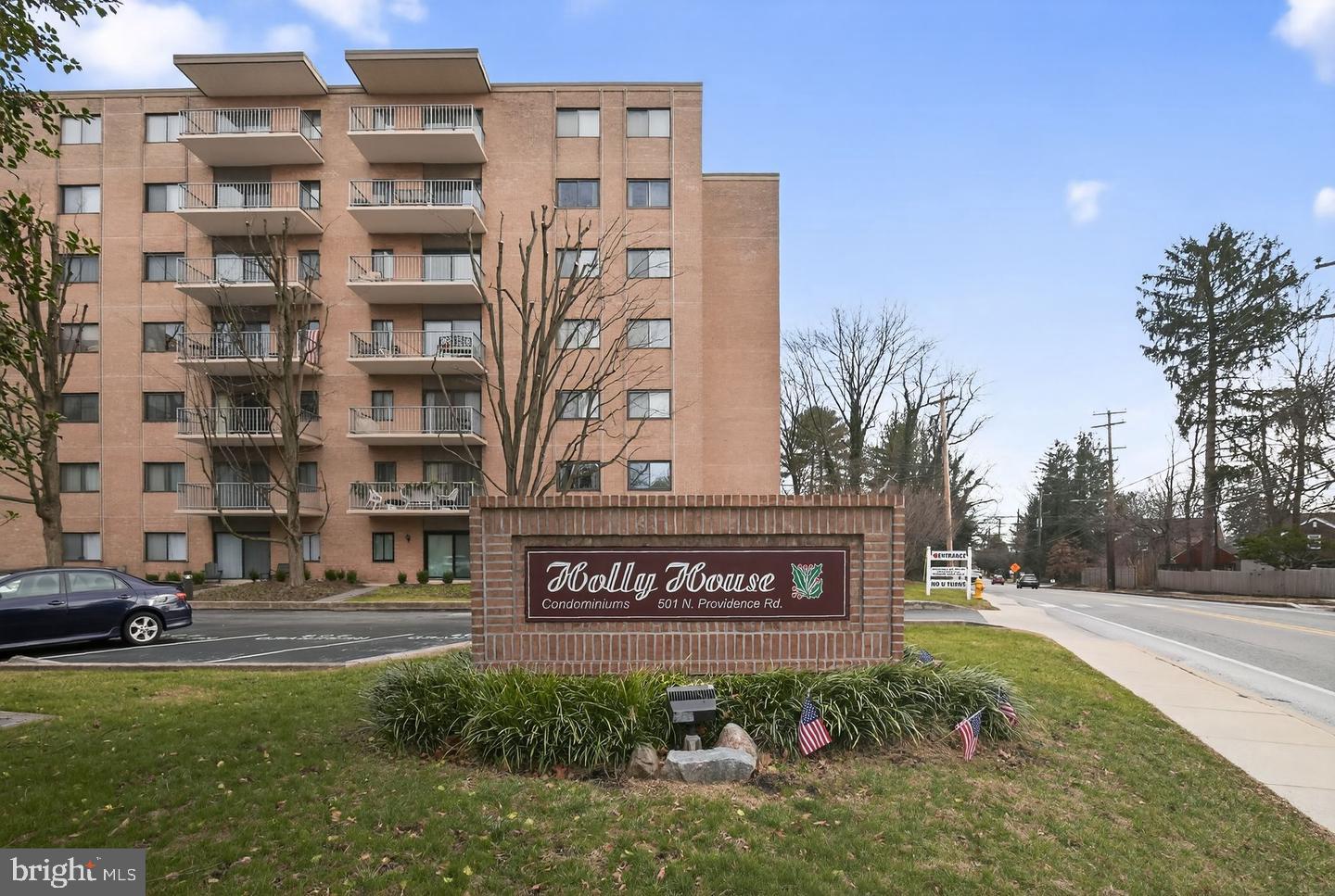 Just completely renovated and ready to go 1 BR unit in highly desireable Holly House Condominiums! New Kitchen and w/w carpeting, freshly painted and updated bathroom. Fourth Floor unit with both laundry room and storage room on the same floor.
