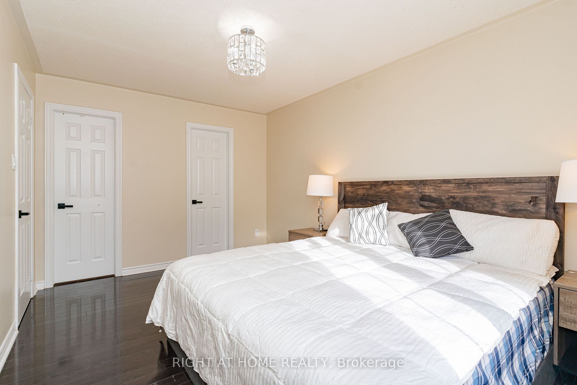 27 Quail Feather Cres