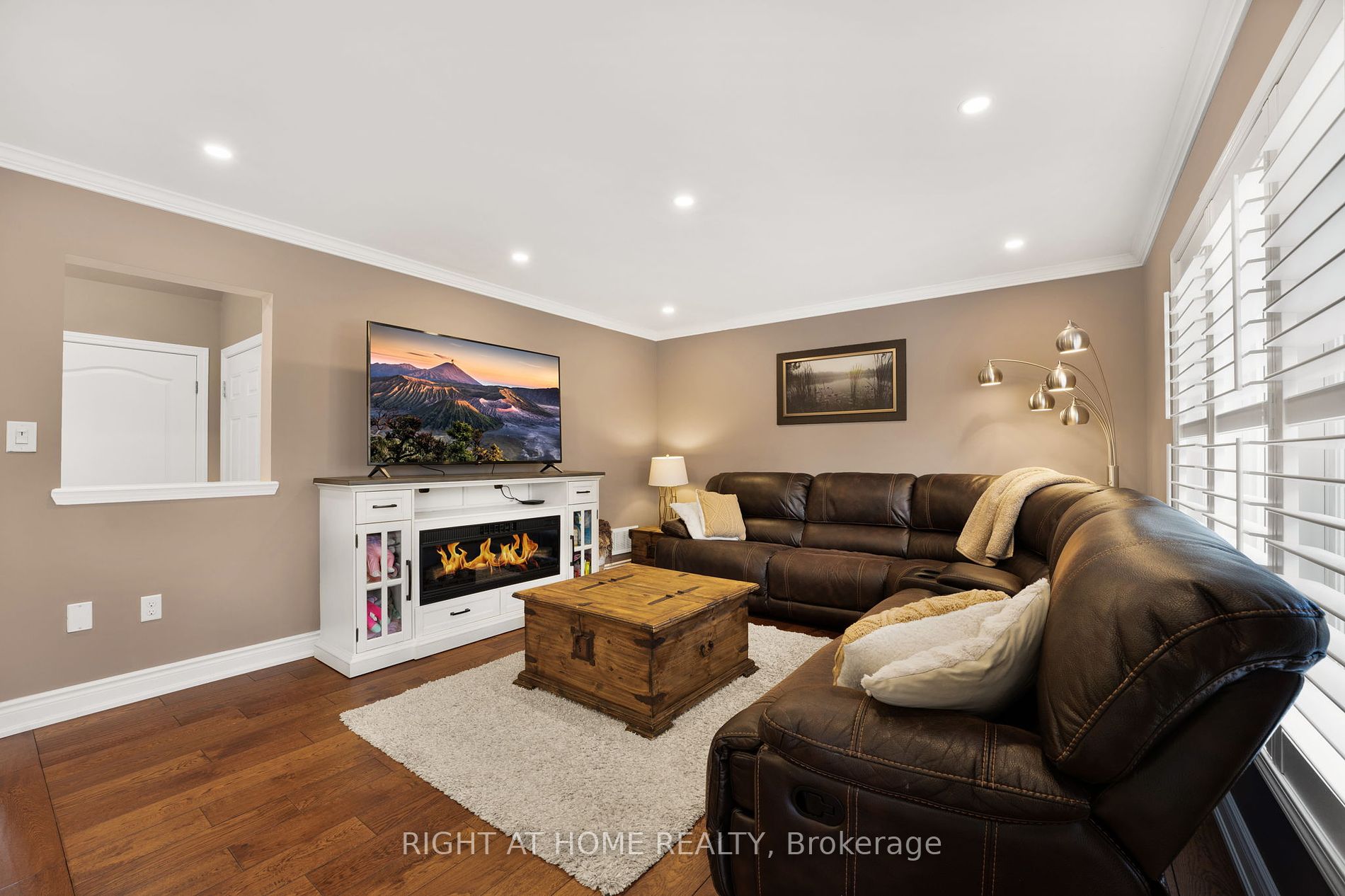 177 Holland Circ