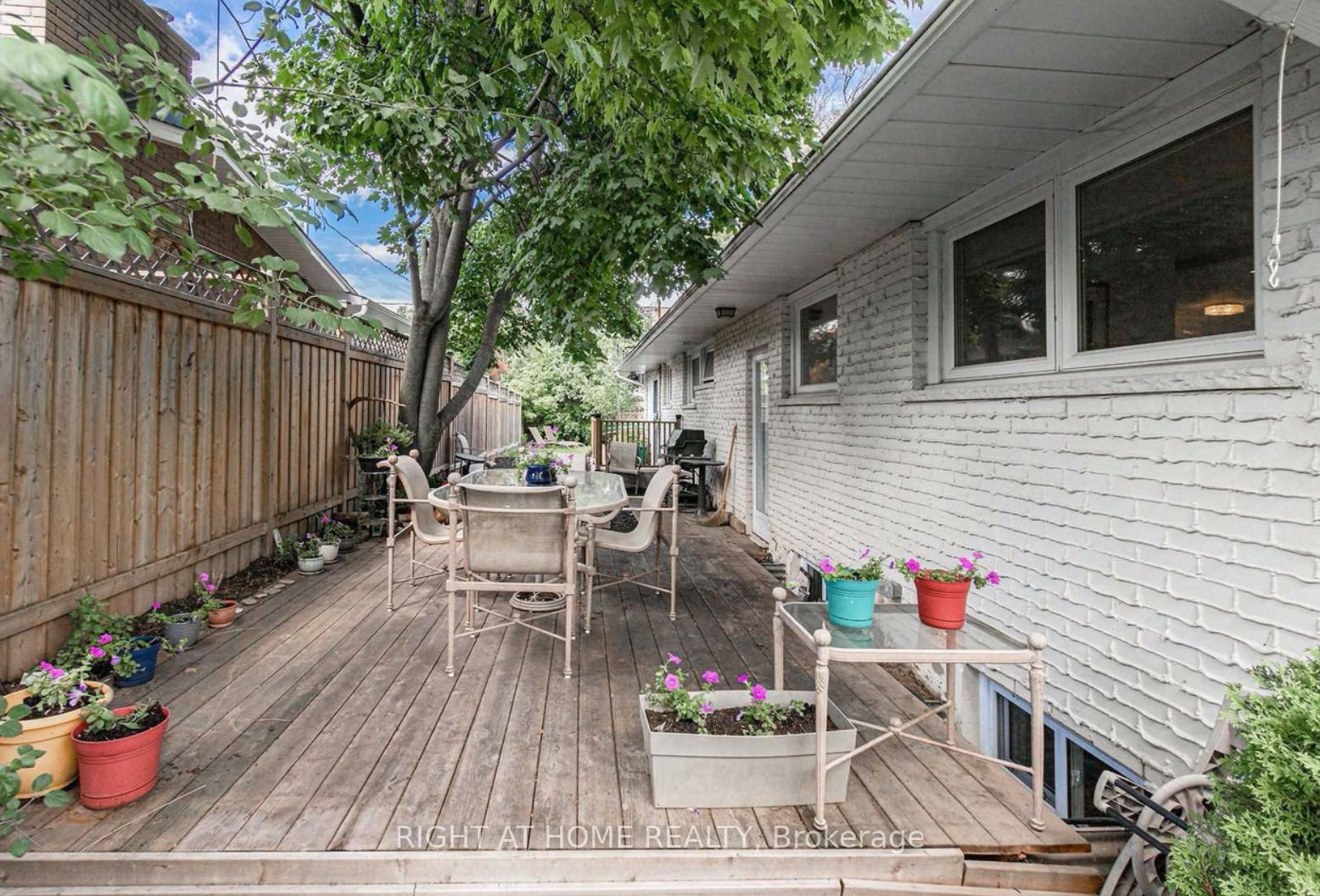 1337 Elgin Cres