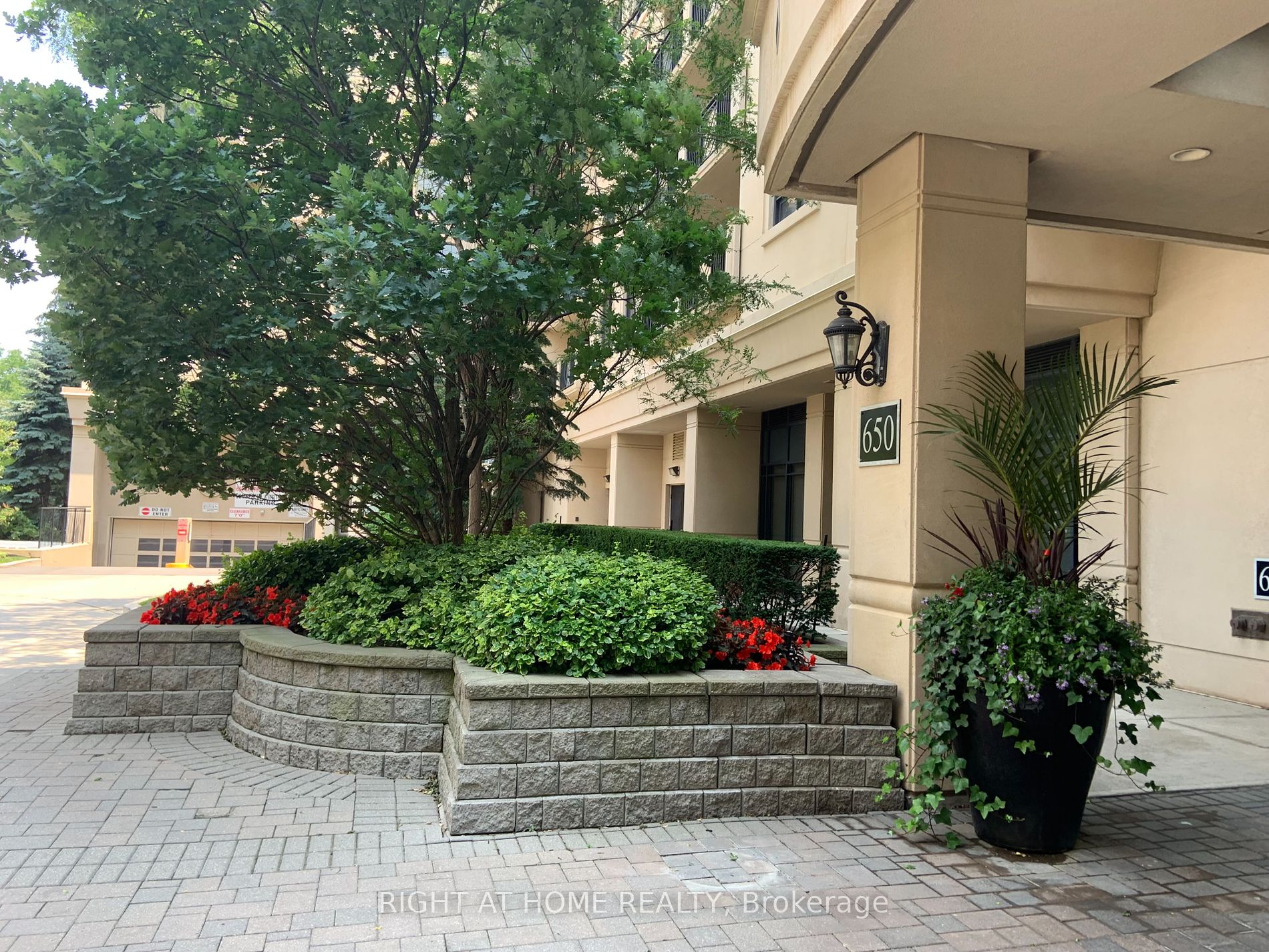 650 E Sheppard Ave 204